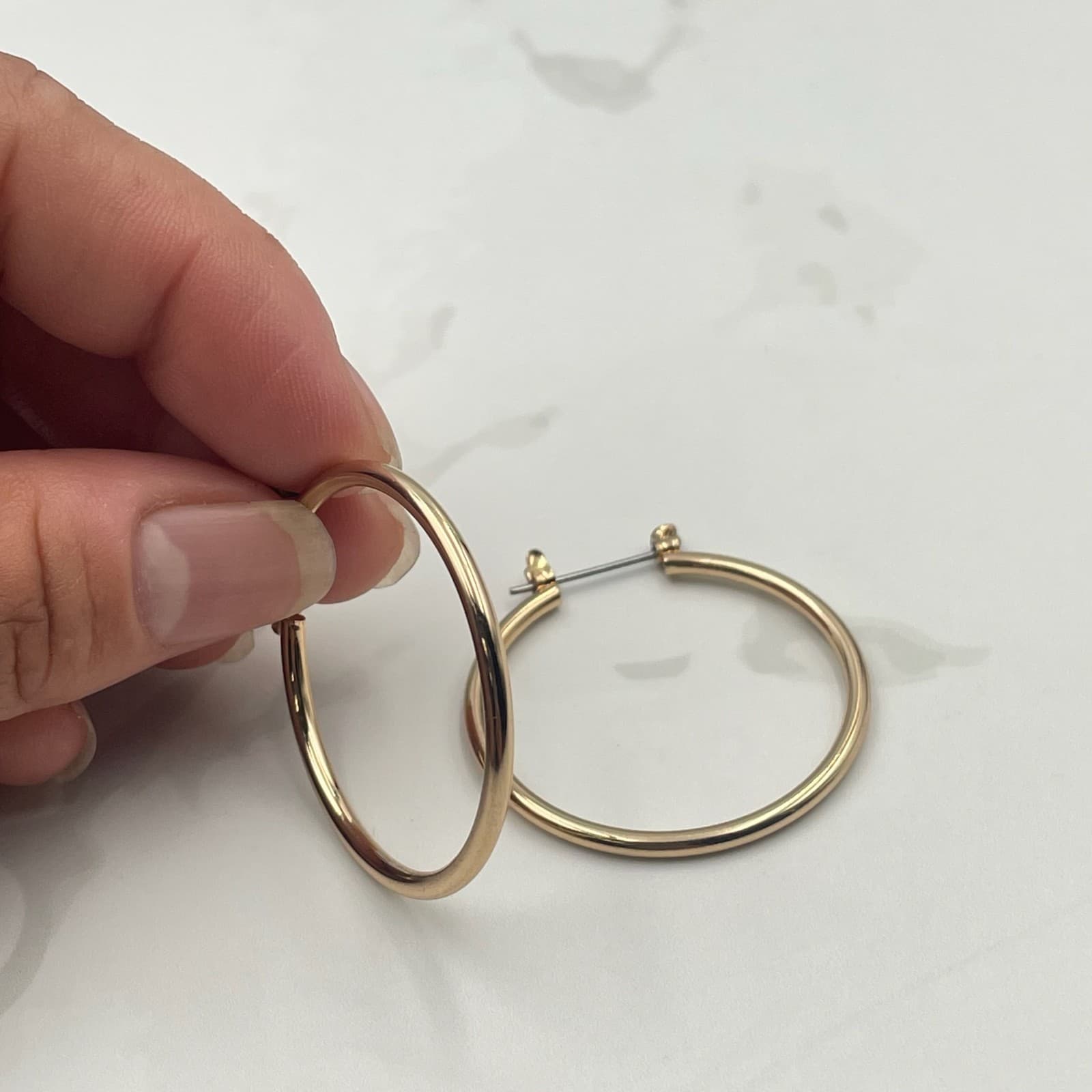 Vintage VTG Medium Gold Hoop Earrings Thin Tube Style Post Closure Classic - Thumbnail 8