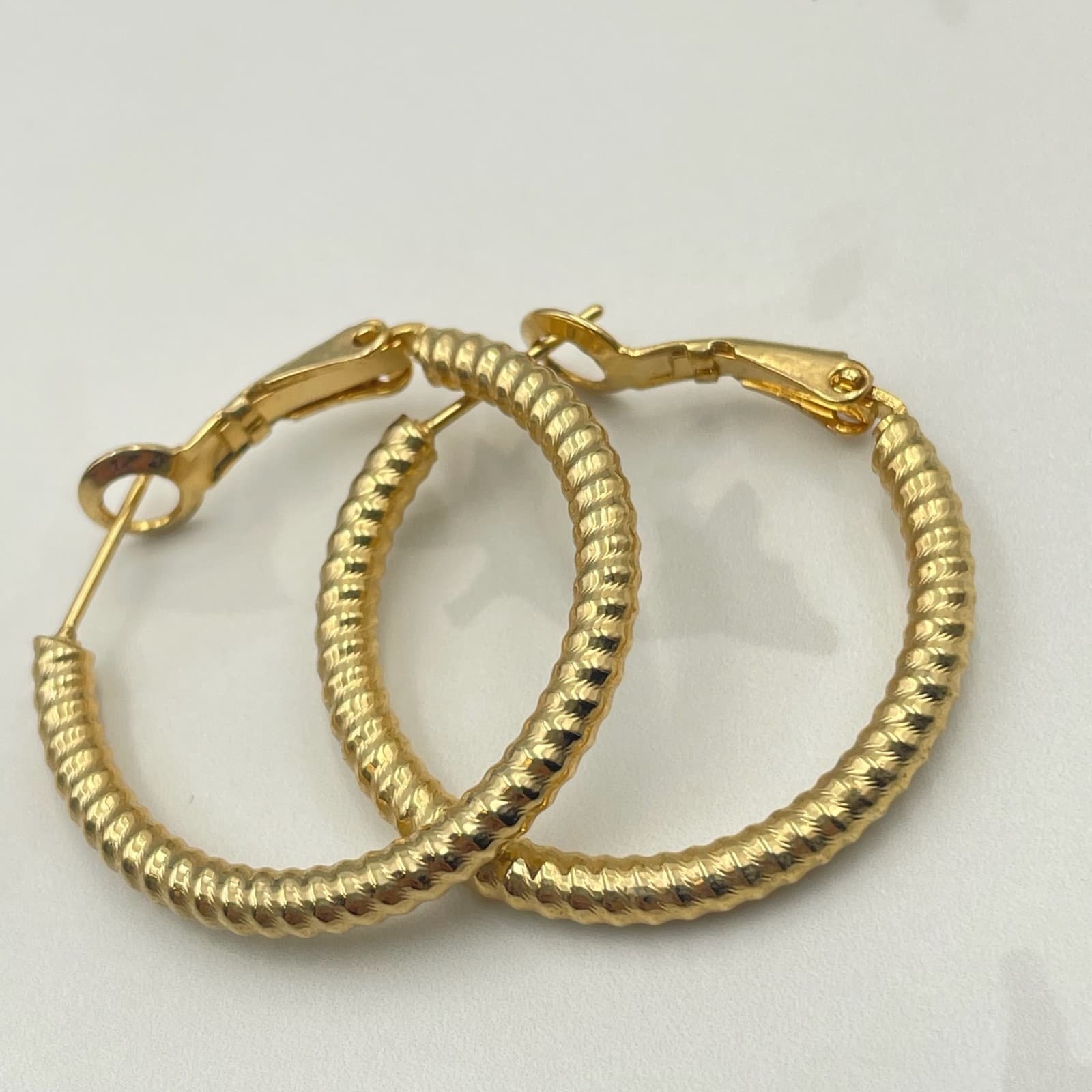 Vintage Gold Tone Rope Textured Hoop Earrings Small Leverback Modern Classic - Thumbnail 8