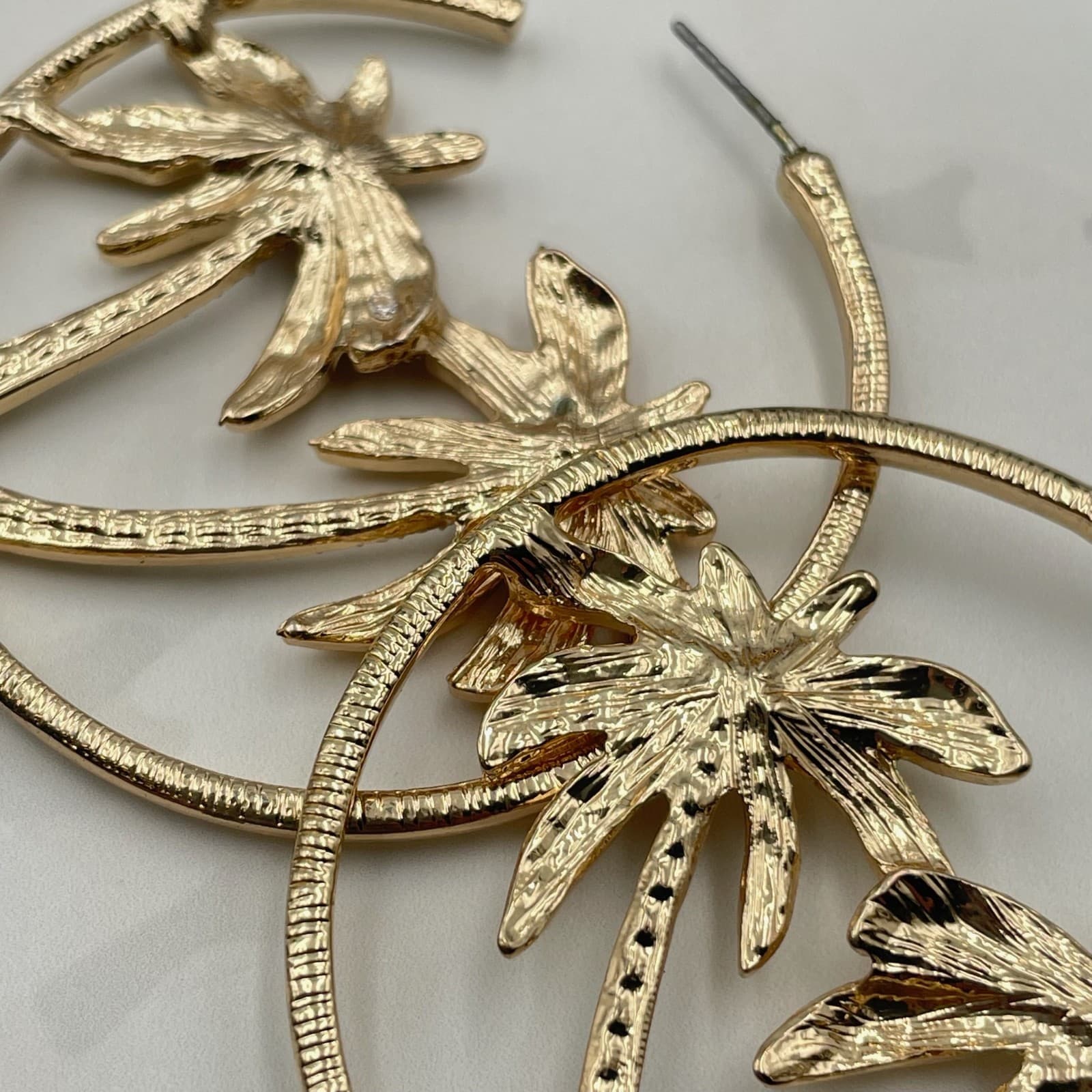 Vintage VTG Gold Tone Big Hoop Palm Tree Earrings Rhinestone Pave Tropical - Thumbnail 9