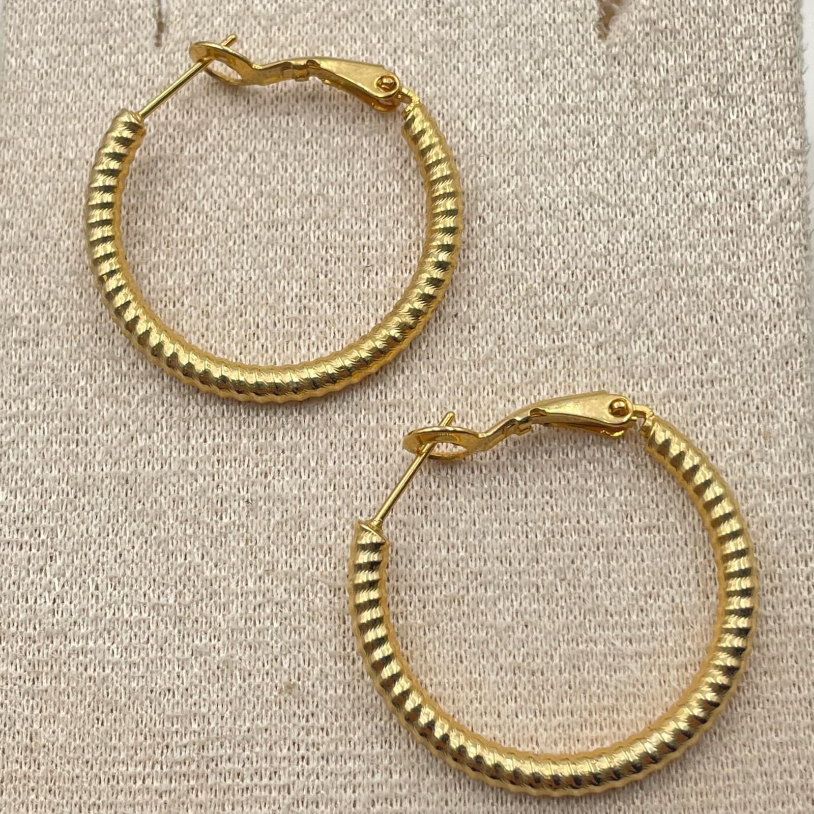 Vintage Gold Tone Rope Textured Hoop Earrings Small Leverback Modern Classic - Thumbnail 7
