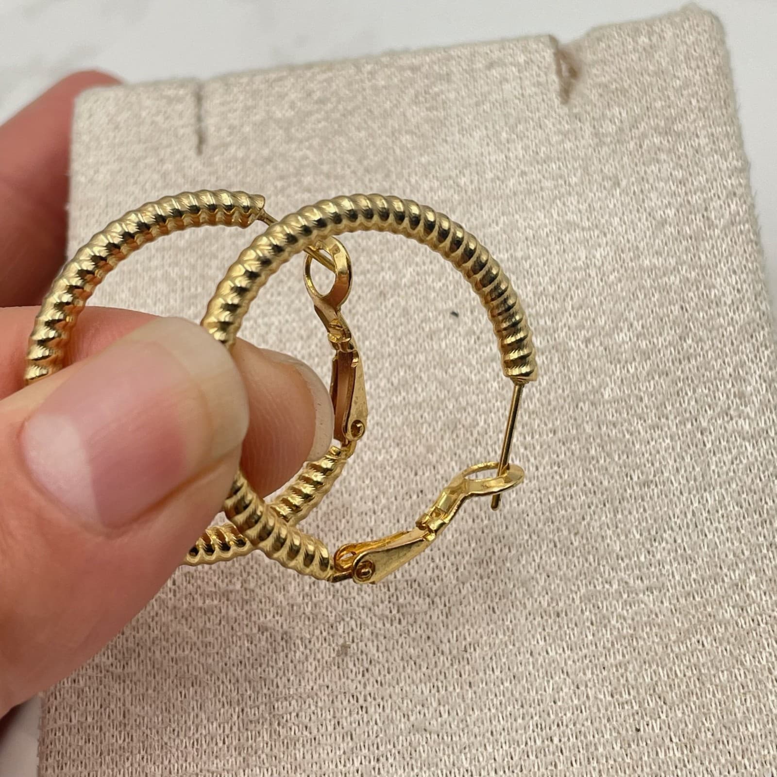 Vintage Gold Tone Rope Textured Hoop Earrings Small Leverback Modern Classic - Thumbnail 3