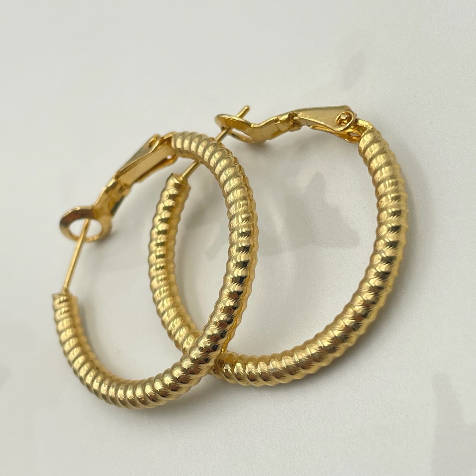Vintage Gold Tone Rope Textured Hoop Earrings Small Leverback Modern Classic - Thumbnail 10
