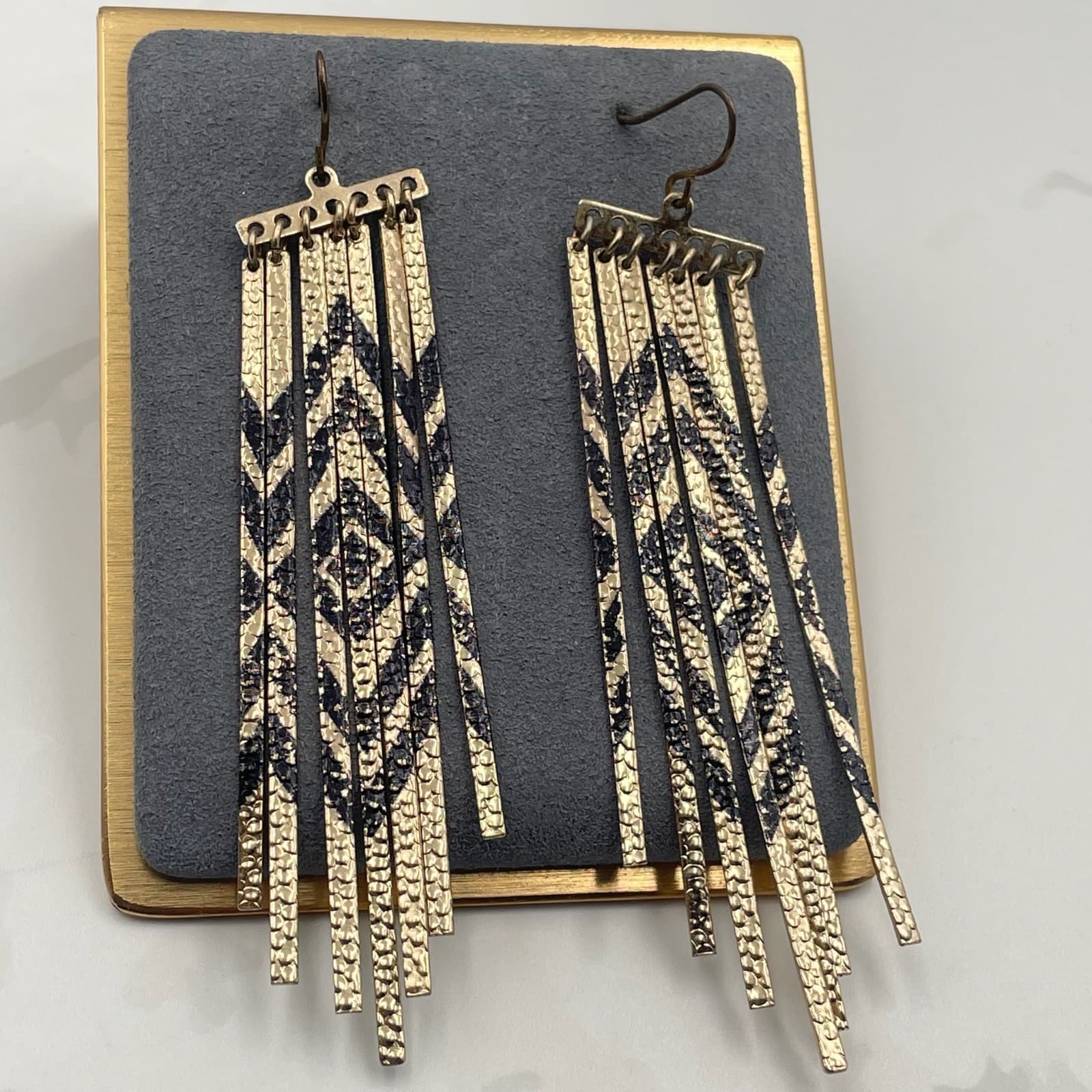 Vintage VTG Gold Tone Fringe Dangle Earrings Black Chevron Snake Print Bohemian - Thumbnail 4