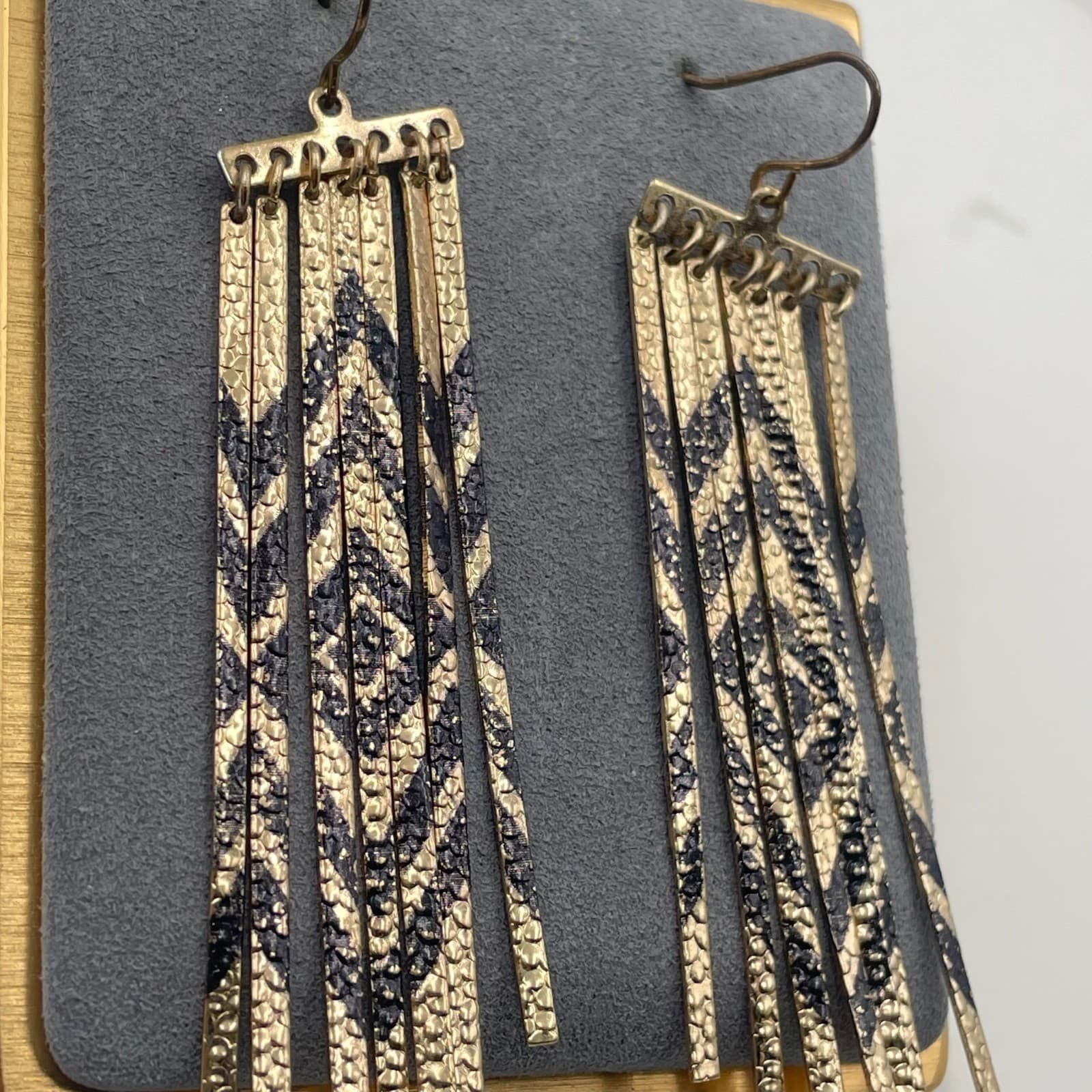 Vintage VTG Gold Tone Fringe Dangle Earrings Black Chevron Snake Print Bohemian - Thumbnail 5