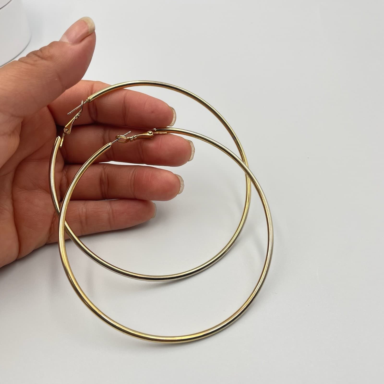 Vintage Huge XL Thin Gold Tone Hoop Earrings 4” Big Statement Fashion Leverback - Thumbnail 5