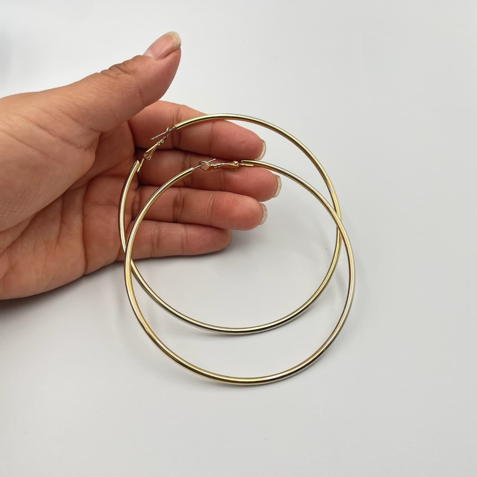 Vintage Huge XL Thin Gold Tone Hoop Earrings 4” Big Statement Fashion Leverback - Thumbnail 6