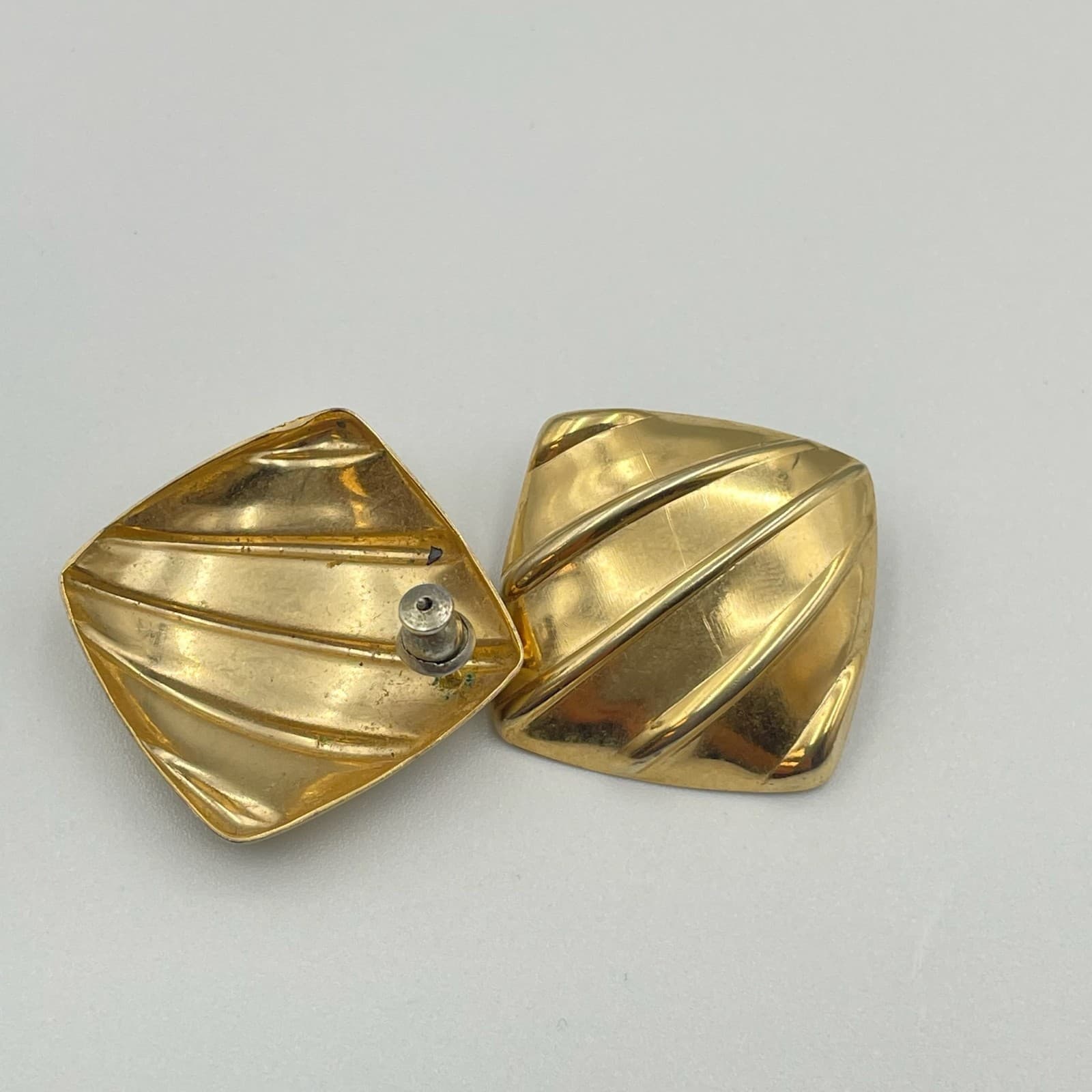 Vintage Gold Tone Domed Square Post Earrings Textured Statement Stud Screw-back - Thumbnail 9