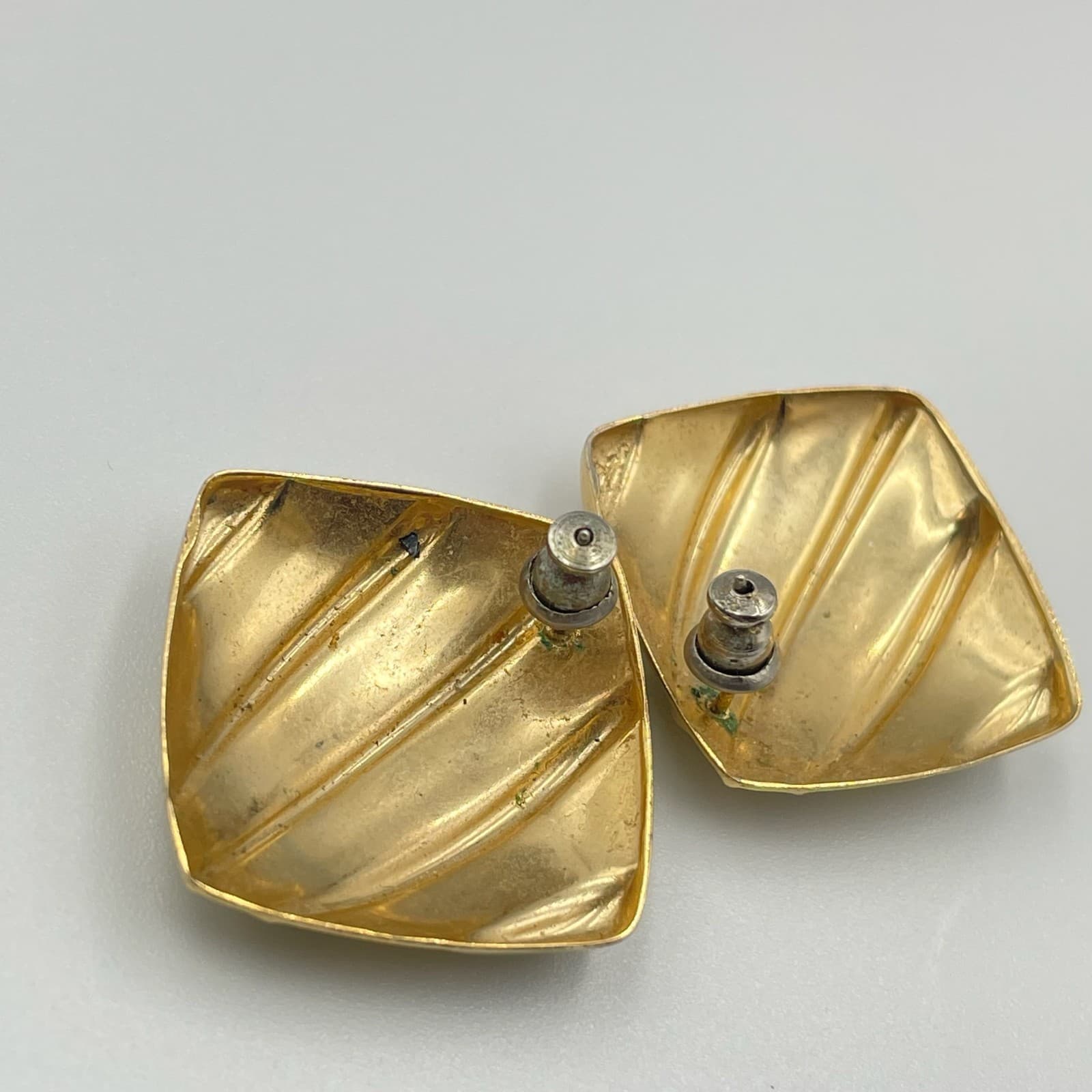 Vintage Gold Tone Domed Square Post Earrings Textured Statement Stud Screw-back - Thumbnail 11