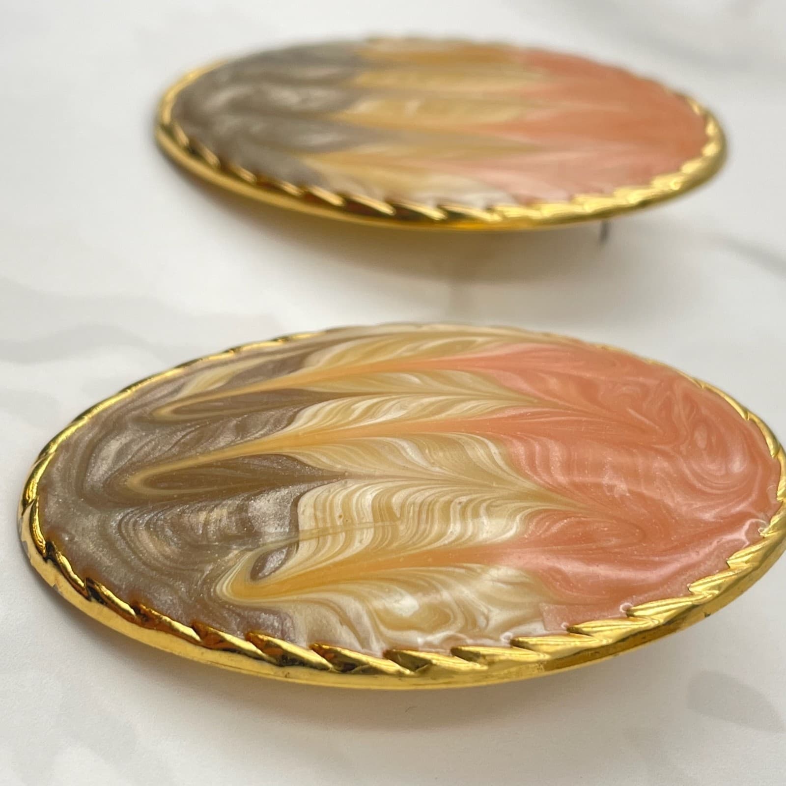 Vintage VTG Swirl Enamel Gold Tone Clip-On Earrings Peach Brown Cream Oval - Thumbnail 5