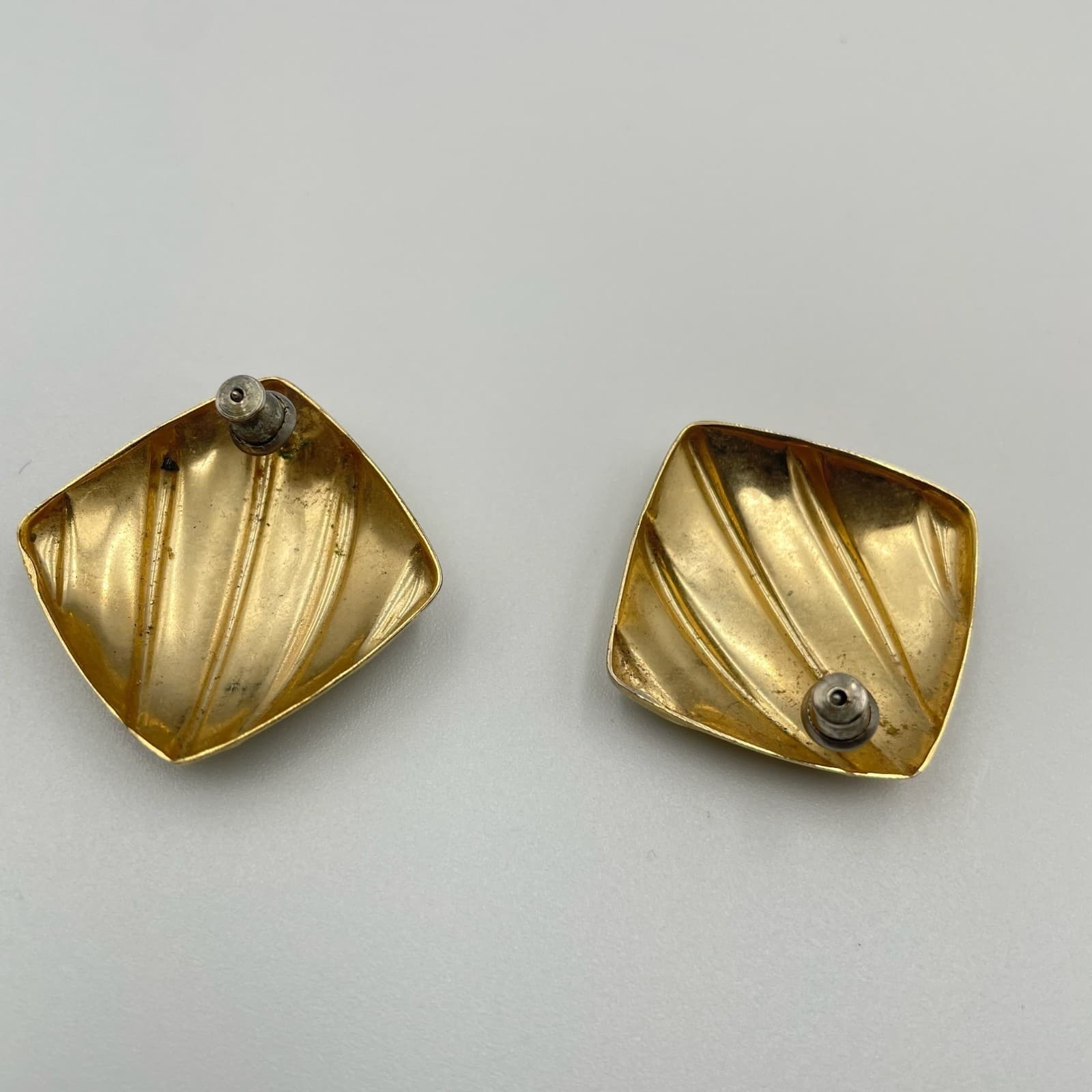 Vintage Gold Tone Domed Square Post Earrings Textured Statement Stud Screw-back - Thumbnail 10