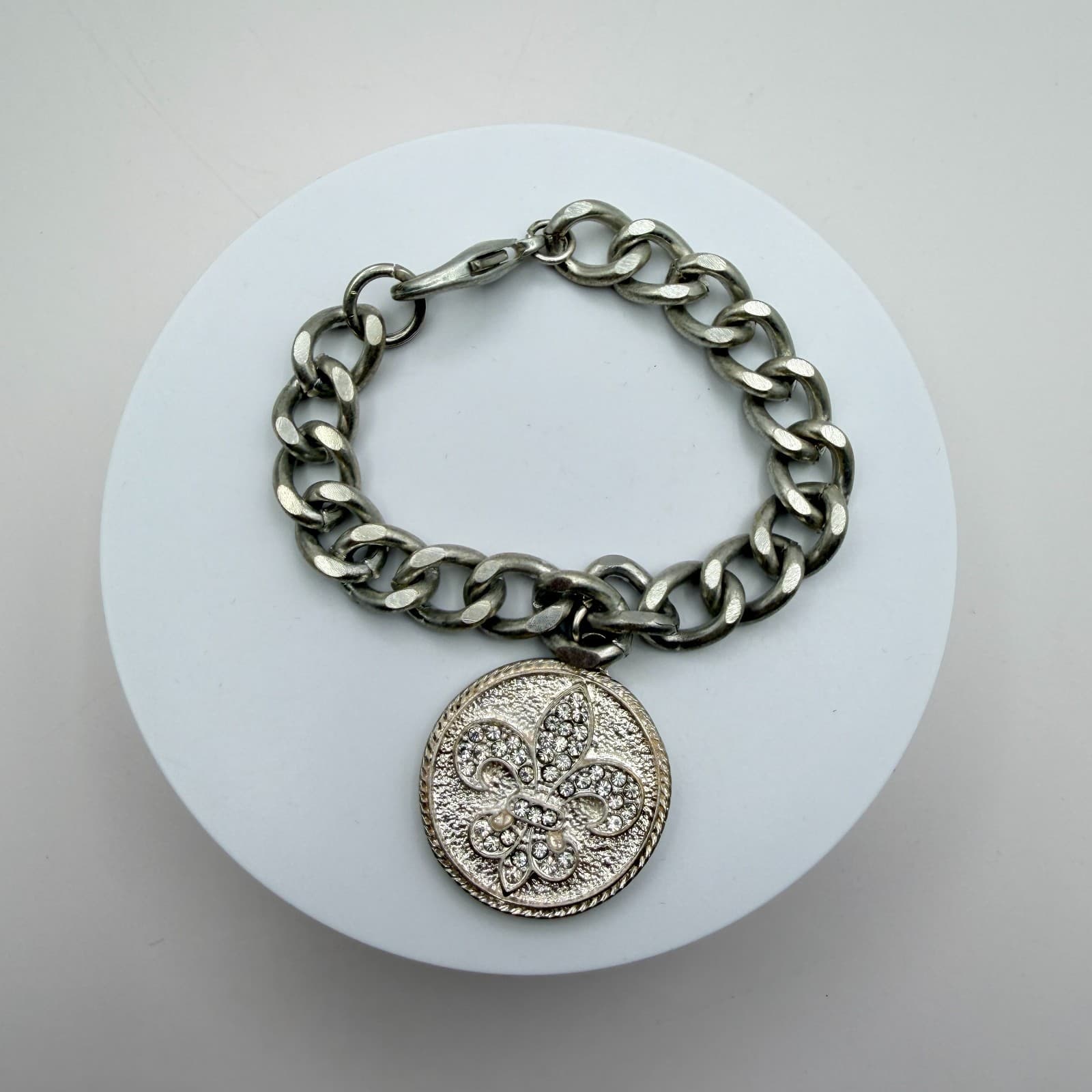 Vintage 90s Silver Tone Fleur De Lis Charm Bracelet Glass Chunky Curb Chain - Thumbnail 2