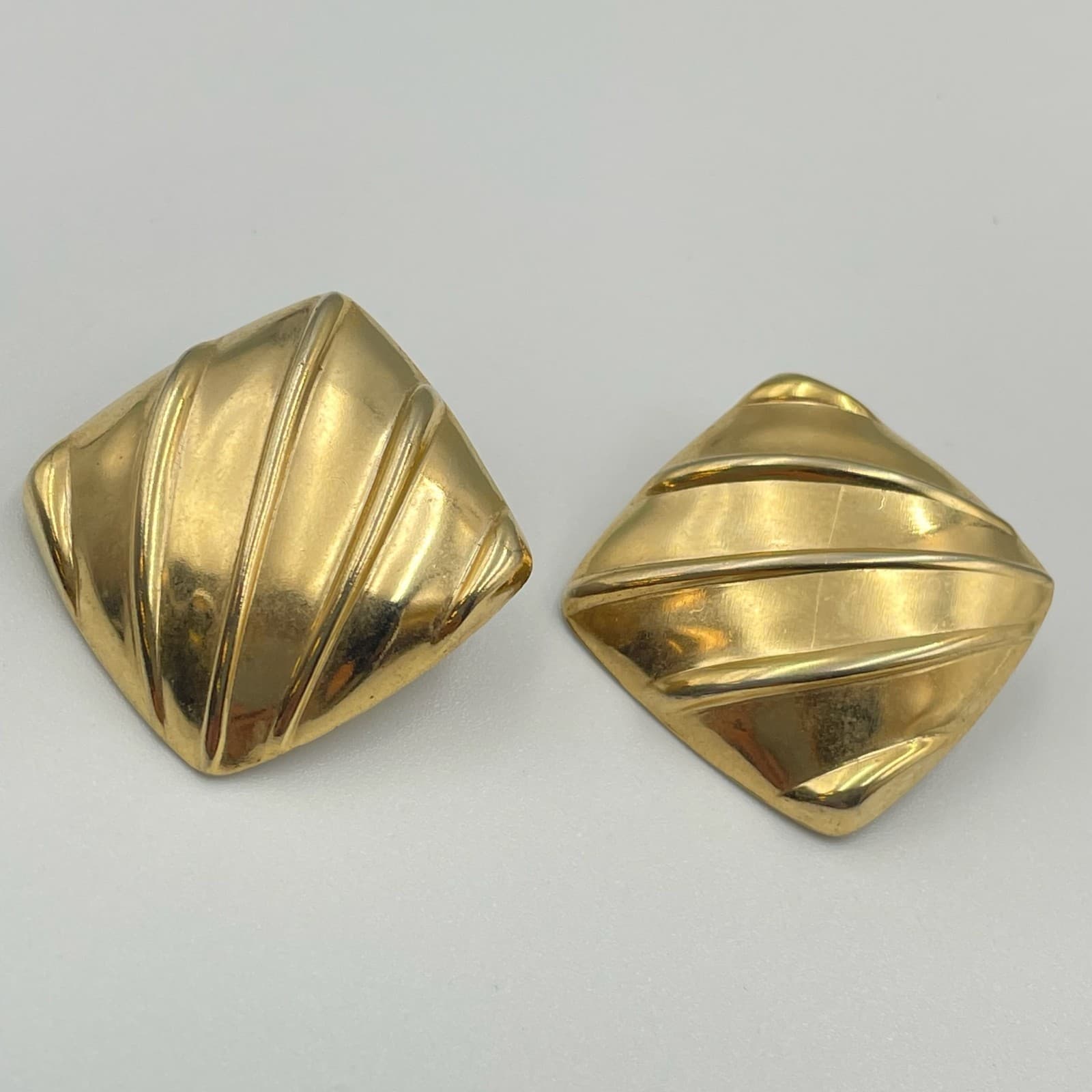 Vintage Gold Tone Domed Square Post Earrings Textured Statement Stud Screw-back - Thumbnail 12