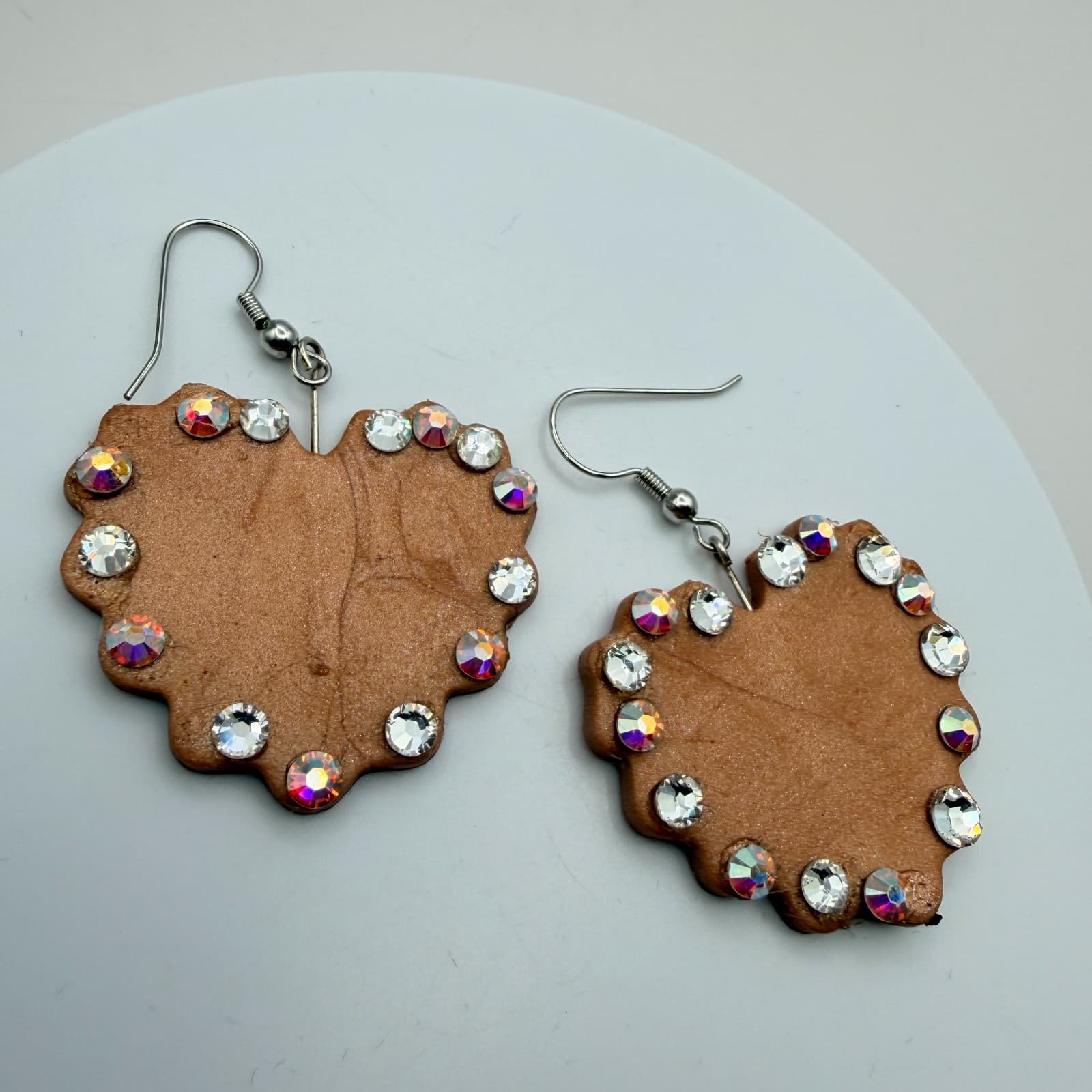 Vintage 90s Heart Dangle Earrings Leather Style Glass Rhinestone Women's Jewelry - Thumbnail 2