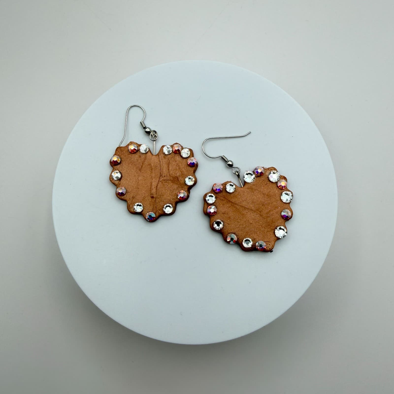 Vintage 90s Heart Dangle Earrings Leather Style Glass Rhinestone Women's Jewelry - Thumbnail 7