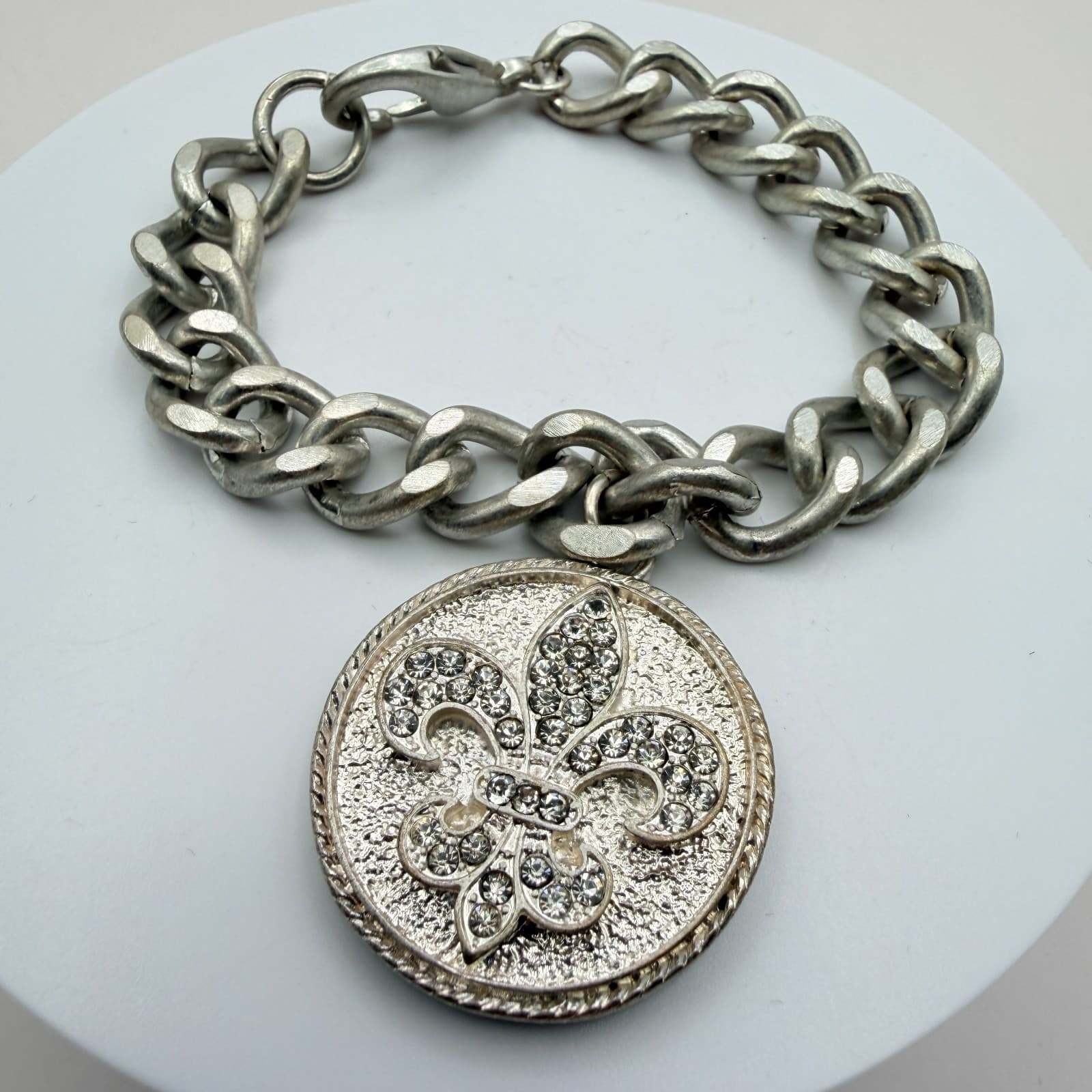 Vintage 90s Silver Tone Fleur De Lis Charm Bracelet Glass Chunky Curb Chain - Thumbnail 3