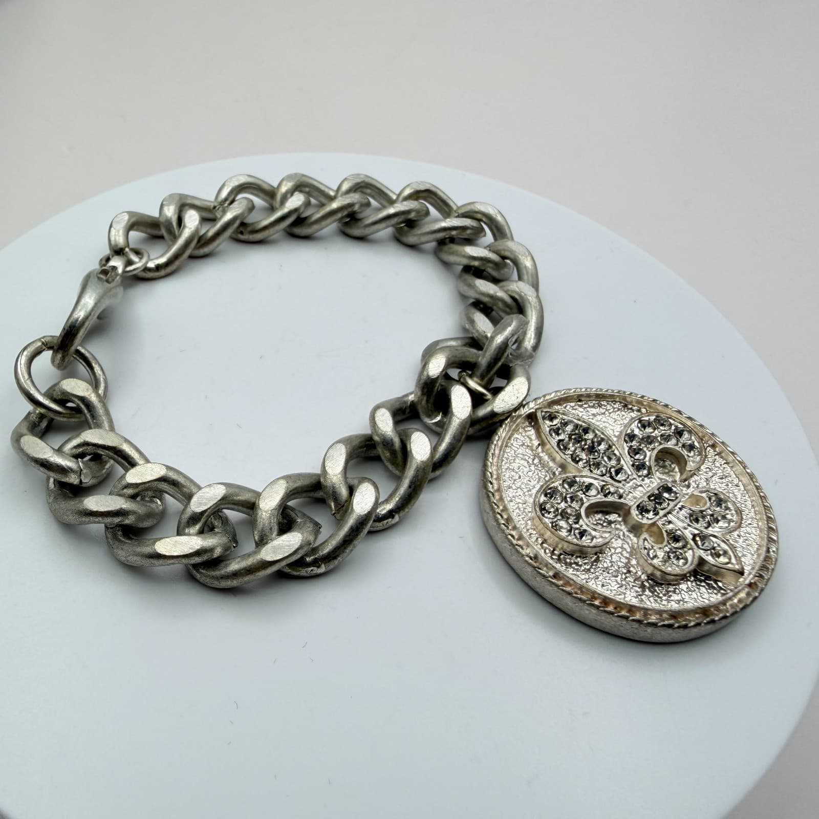 Vintage 90s Silver Tone Fleur De Lis Charm Bracelet Glass Chunky Curb Chain - Thumbnail 5