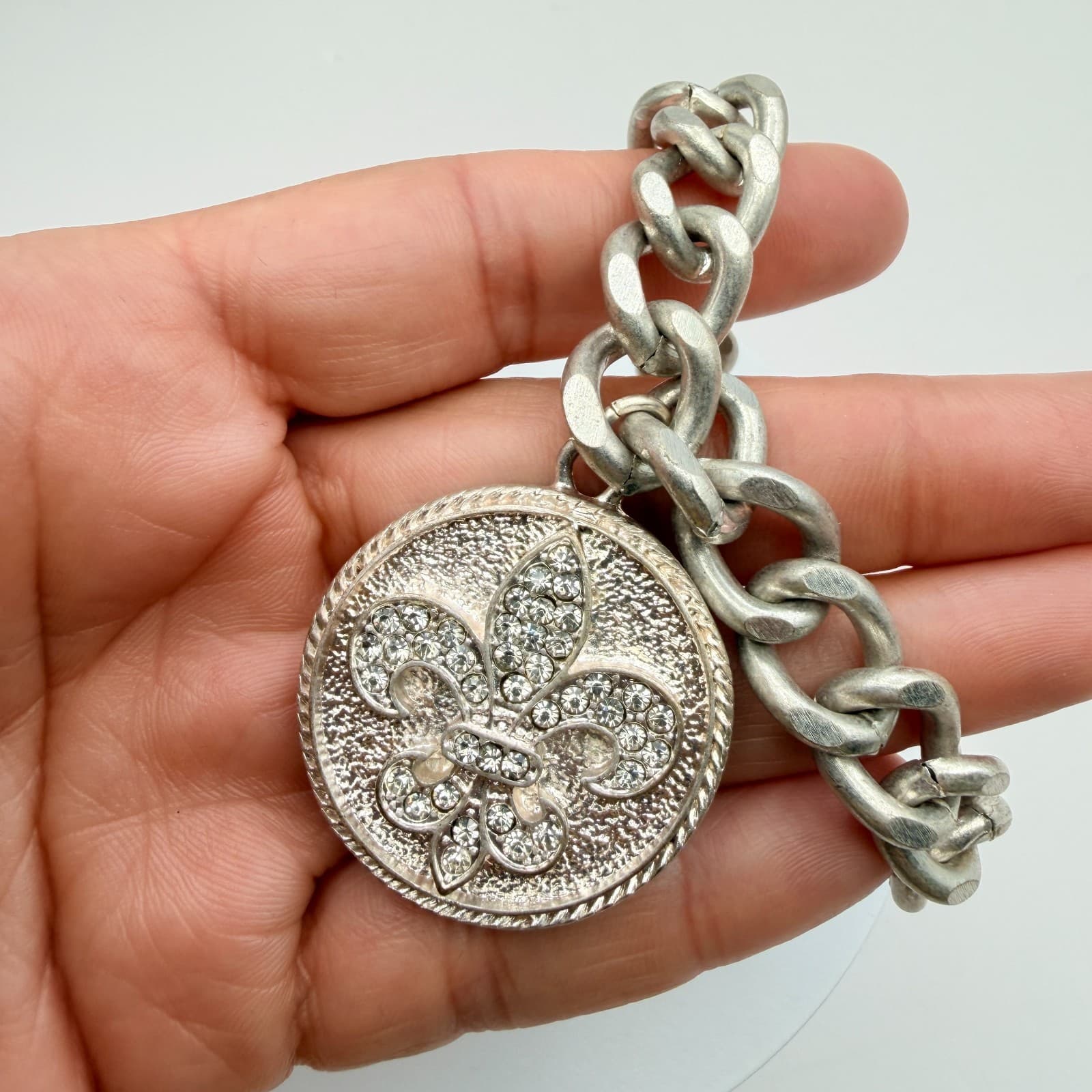 Vintage 90s Silver Tone Fleur De Lis Charm Bracelet Glass Chunky Curb Chain - Thumbnail 6