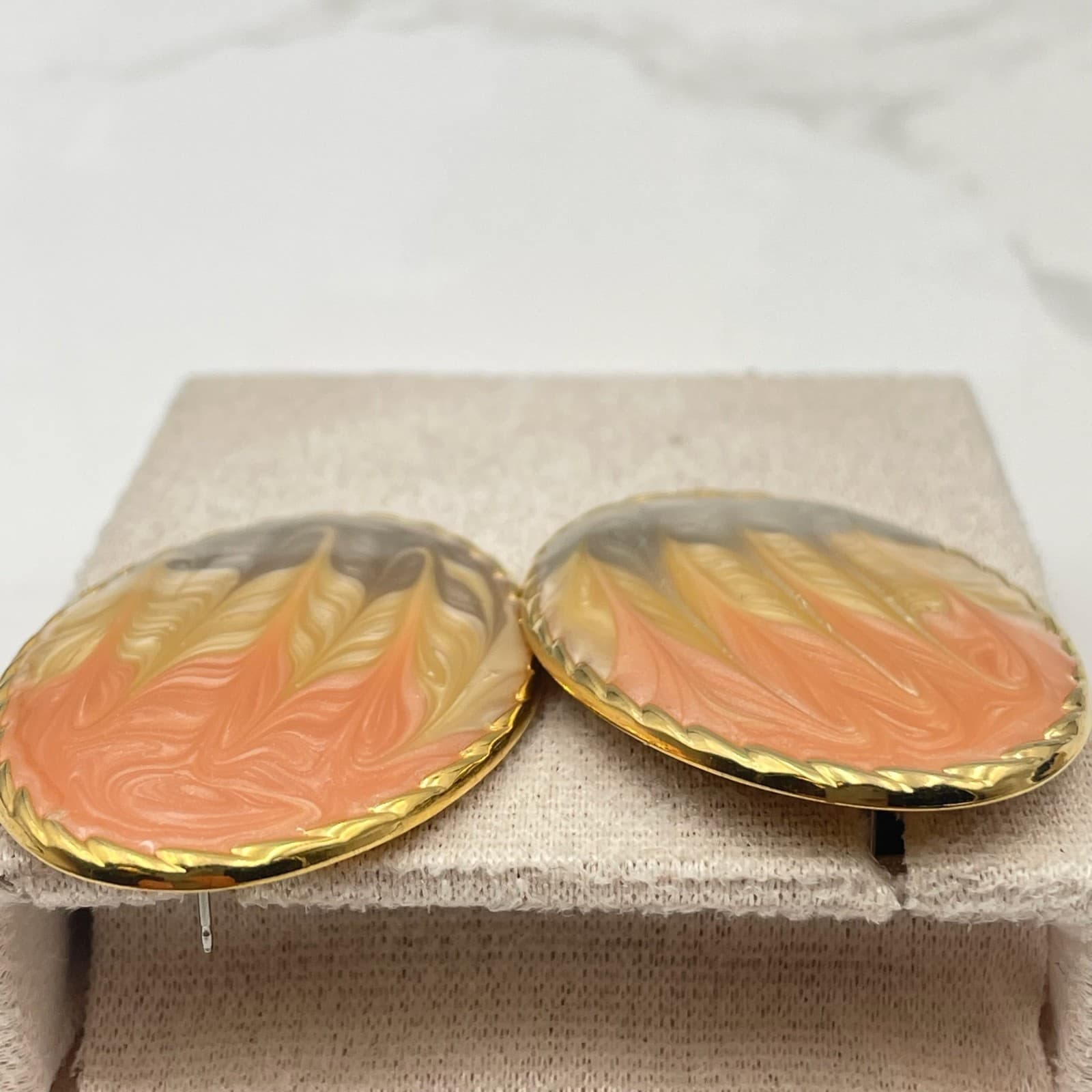 Vintage VTG Swirl Enamel Gold Tone Clip-On Earrings Peach Brown Cream Oval - Thumbnail 13