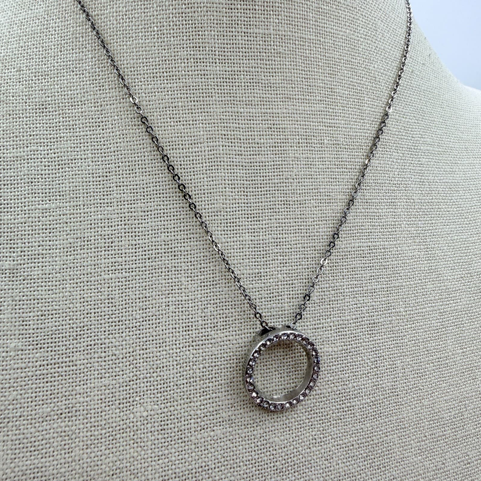 Vintage Y2K Silver Tone Clear Rhinestone Circle Pendant Necklace Women's Jewelry - Thumbnail 5