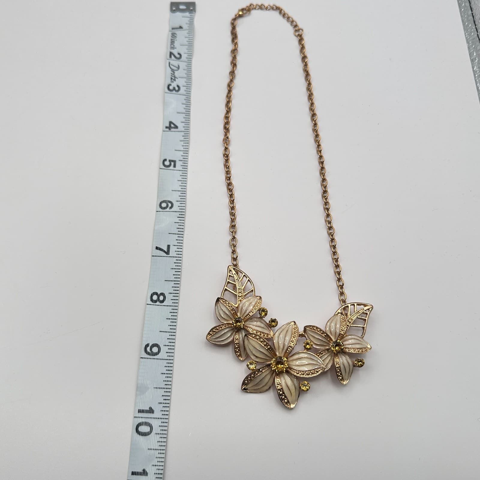 Vintage 80s White Gardenia Bib Statement Necklace Gold Tone Rhinestone Jewelry - Thumbnail 9