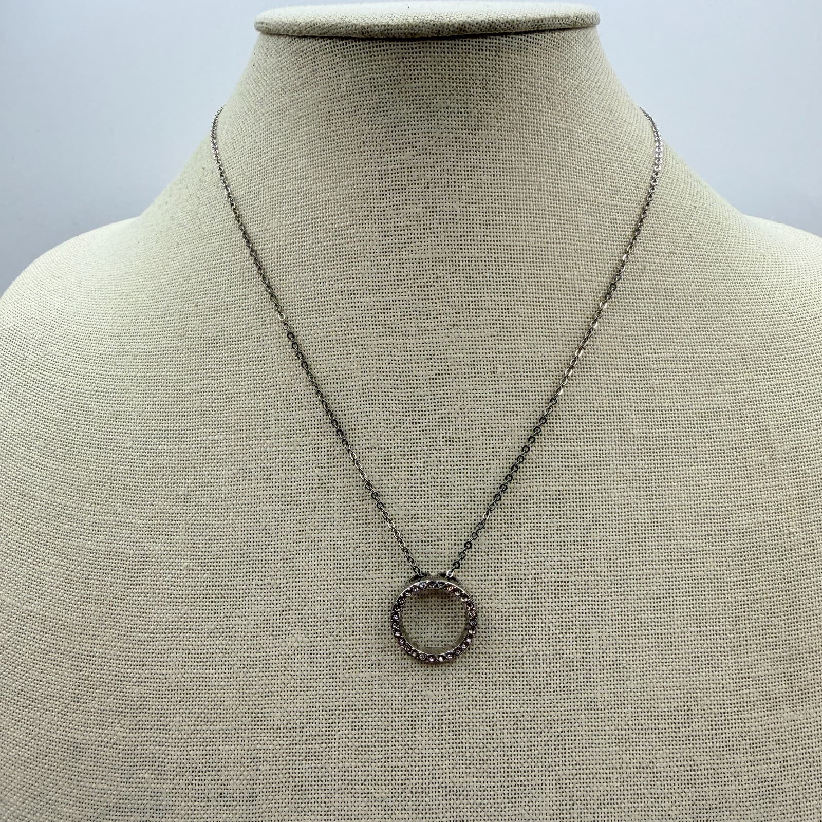 Vintage Y2K Silver Tone Clear Rhinestone Circle Pendant Necklace Women's Jewelry - Thumbnail 7