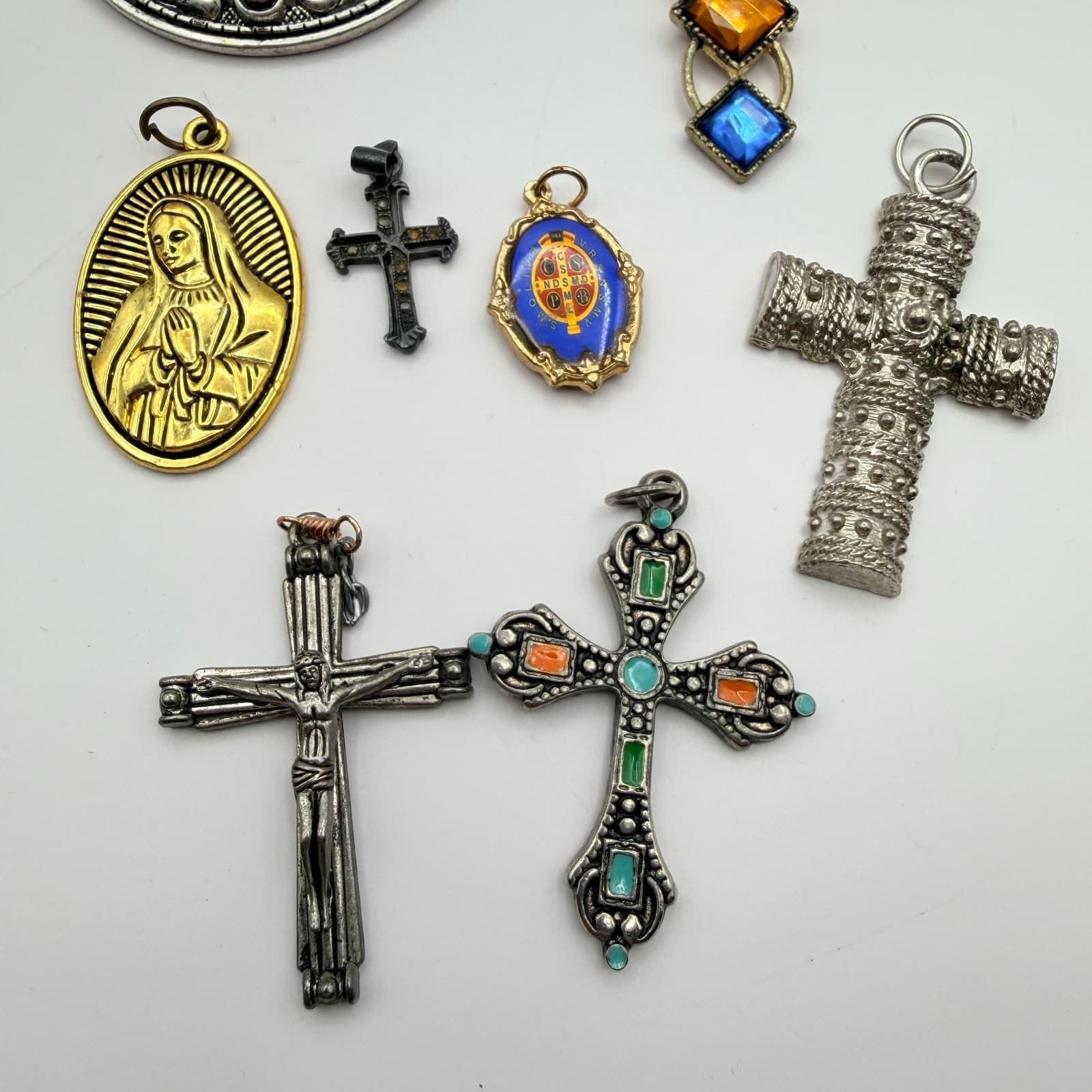 Vintage Y2K Cross Filigree Pendant Lot Boho Women's Classic Religious Jewelry - Thumbnail 2