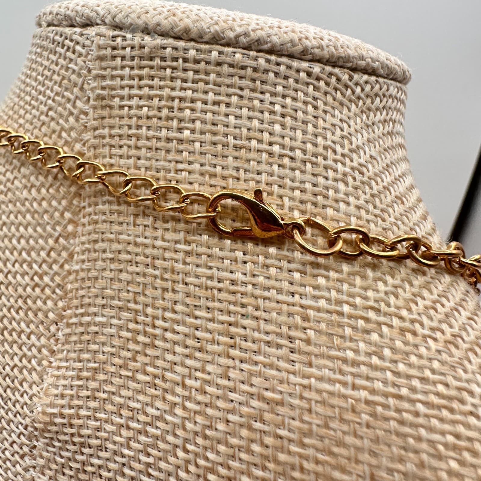 Vintage 80s White Gardenia Bib Statement Necklace Gold Tone Rhinestone Jewelry - Thumbnail 7