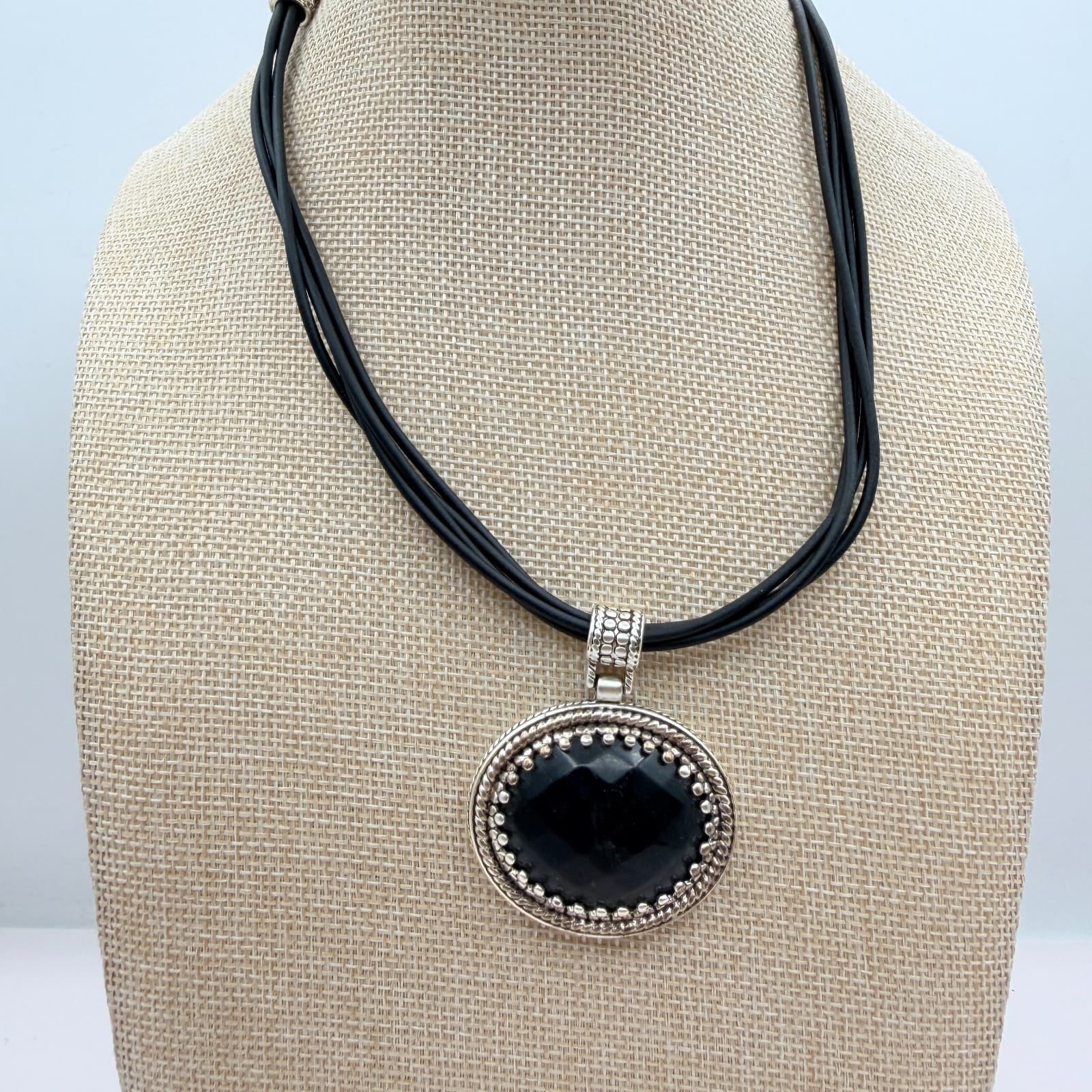 Vintage 80s Revival Black Onyx Oval Pendant Corded Silver Tone Necklace Jewelry - Thumbnail 2