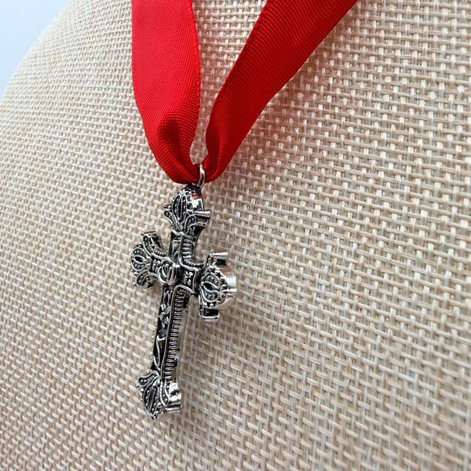 Vintage 80s Silver Tone Cross Pendant Red Satin Ribbon Choker Necklace Jewelry - Thumbnail 5