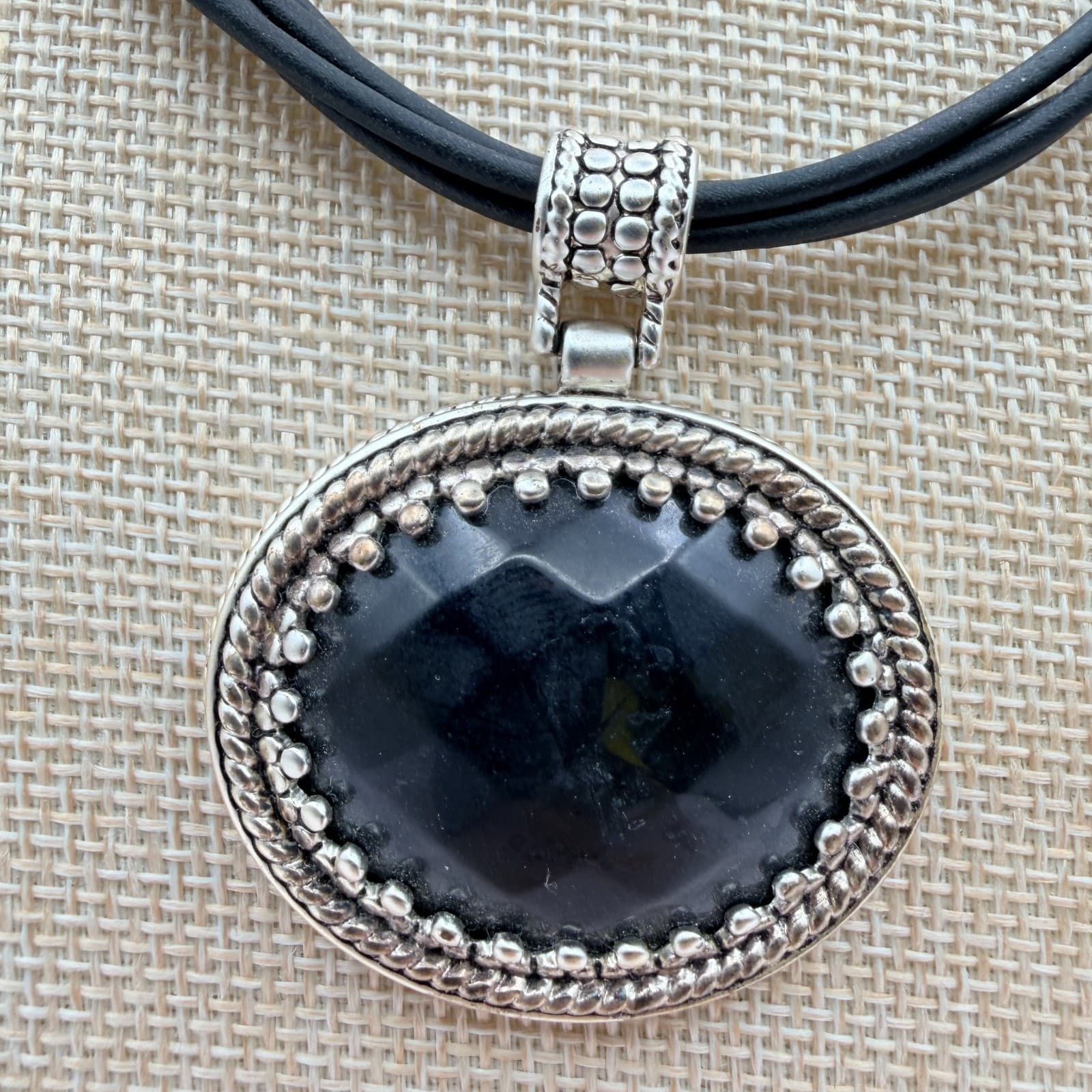 Vintage 80s Revival Black Onyx Oval Pendant Corded Silver Tone Necklace Jewelry - Thumbnail 4
