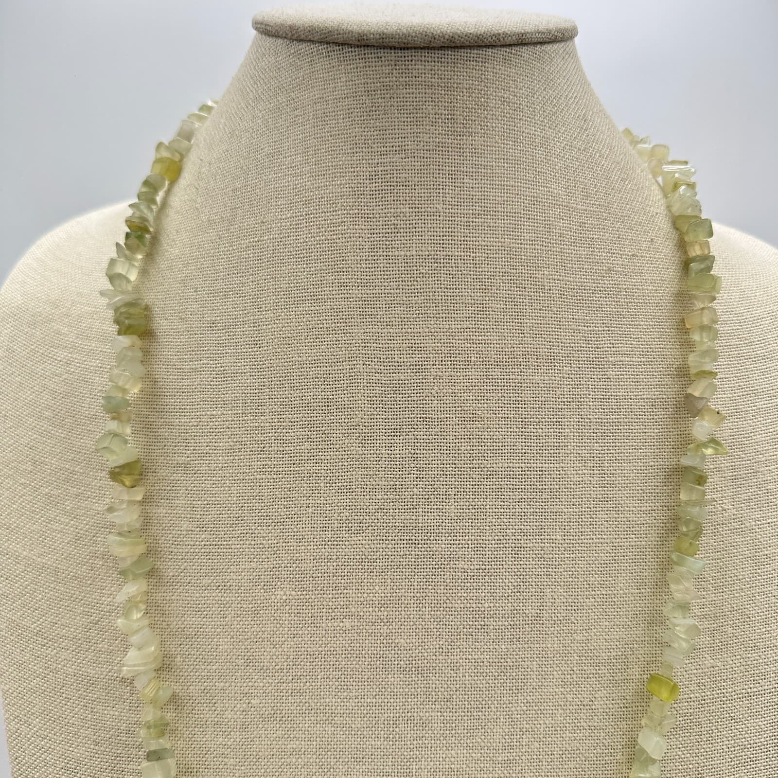 Vintage 80s Prehnite Gemstone Chip Beaded Necklace Healing Sage Green Jewelry - Thumbnail 3