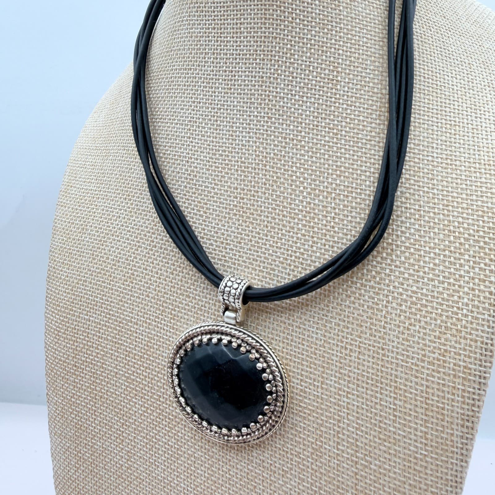 Vintage 80s Revival Black Onyx Oval Pendant Corded Silver Tone Necklace Jewelry - Thumbnail 7