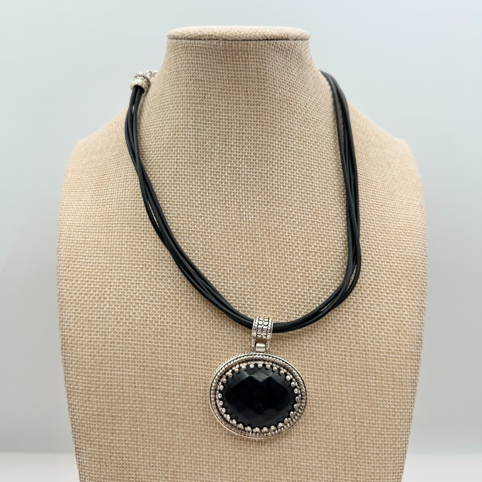Vintage 80s Revival Black Onyx Oval Pendant Corded Silver Tone Necklace Jewelry - Thumbnail 3