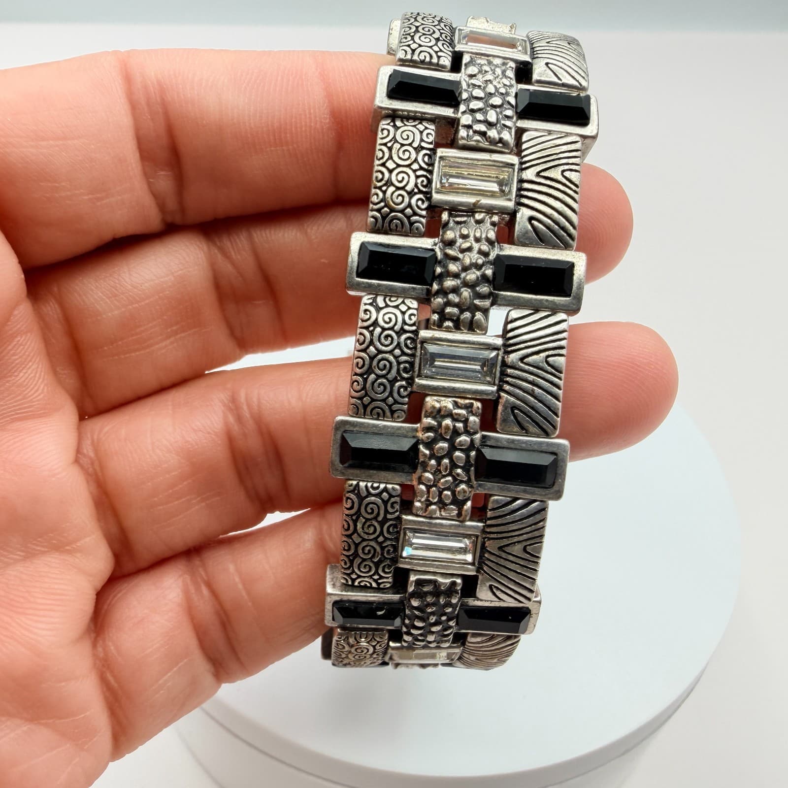 Vintage 90s Silver Tone Black Glass Textured Stretch Bracelet Women's Jewelry - Thumbnail 7