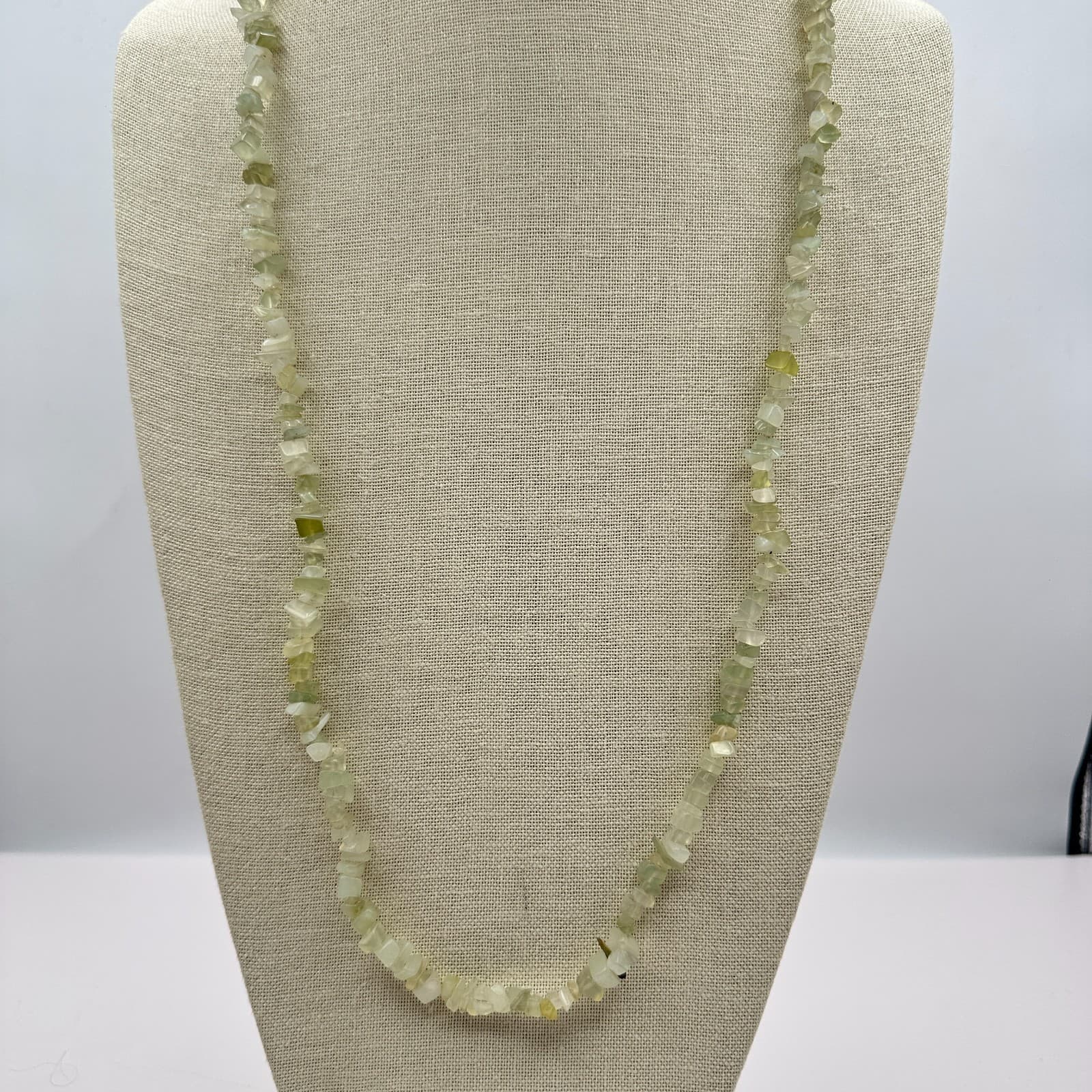 Vintage 80s Prehnite Gemstone Chip Beaded Necklace Healing Sage Green Jewelry - Thumbnail 2