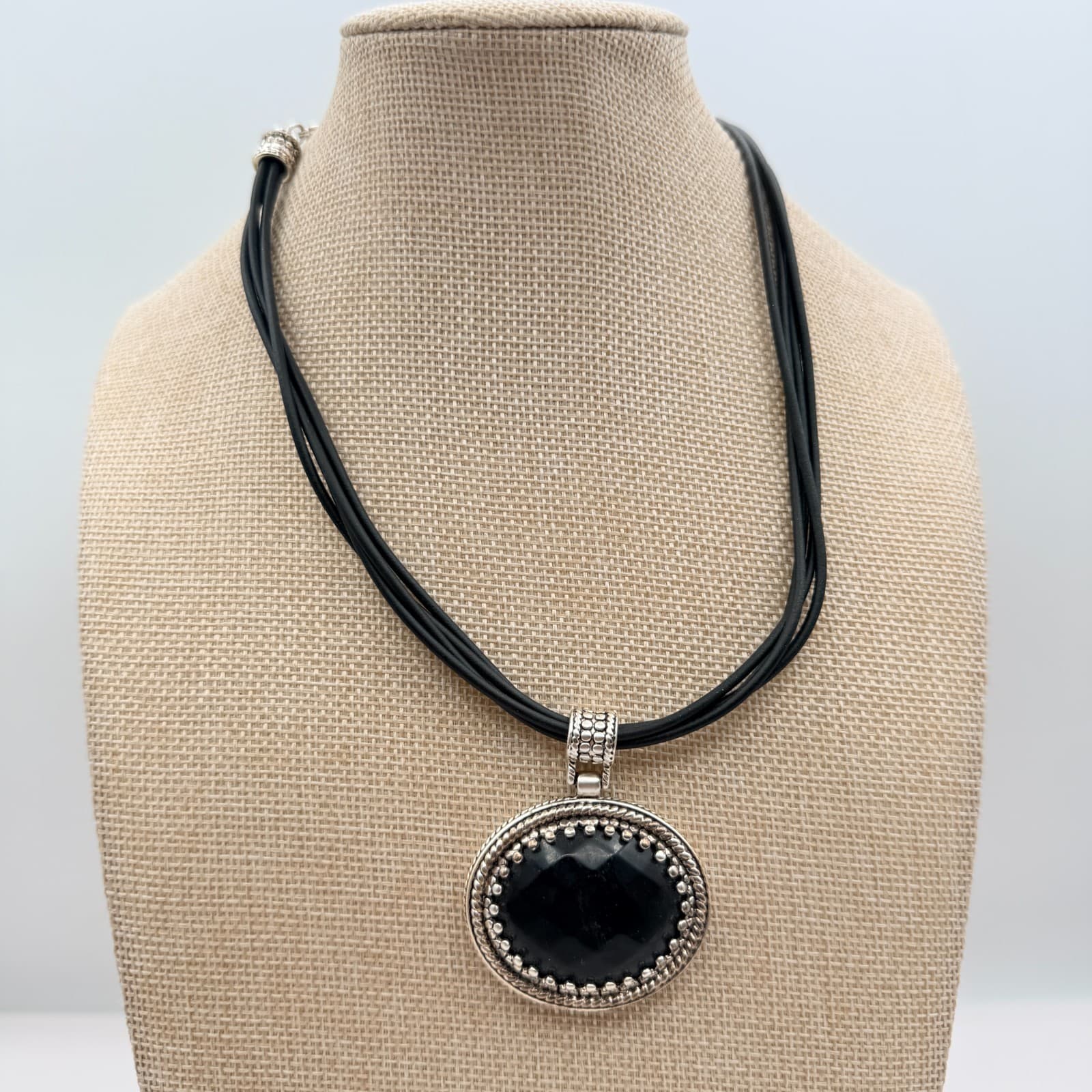 Vintage 80s Revival Black Onyx Oval Pendant Corded Silver Tone Necklace Jewelry - Thumbnail 8