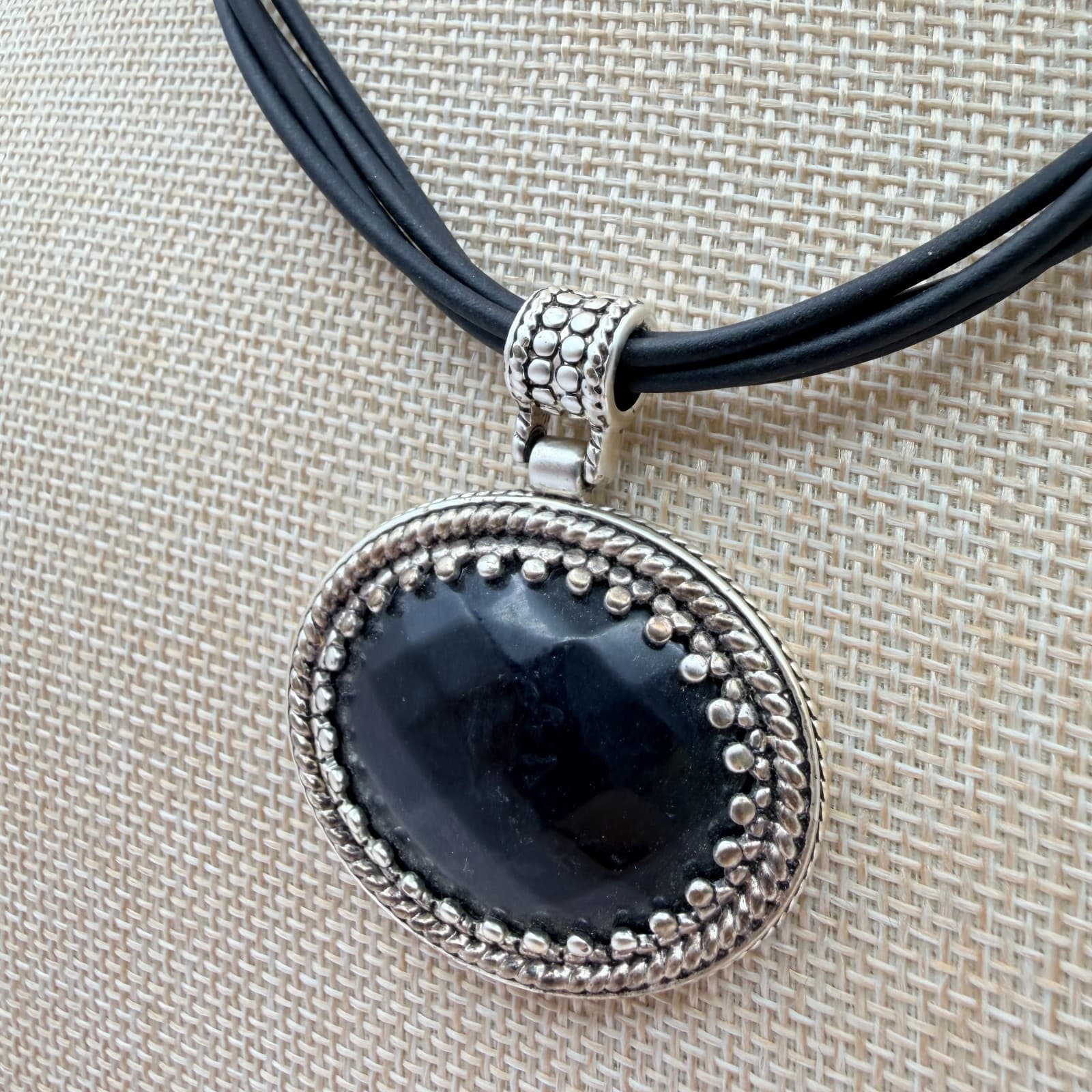 Vintage 80s Revival Black Onyx Oval Pendant Corded Silver Tone Necklace Jewelry - Thumbnail 6