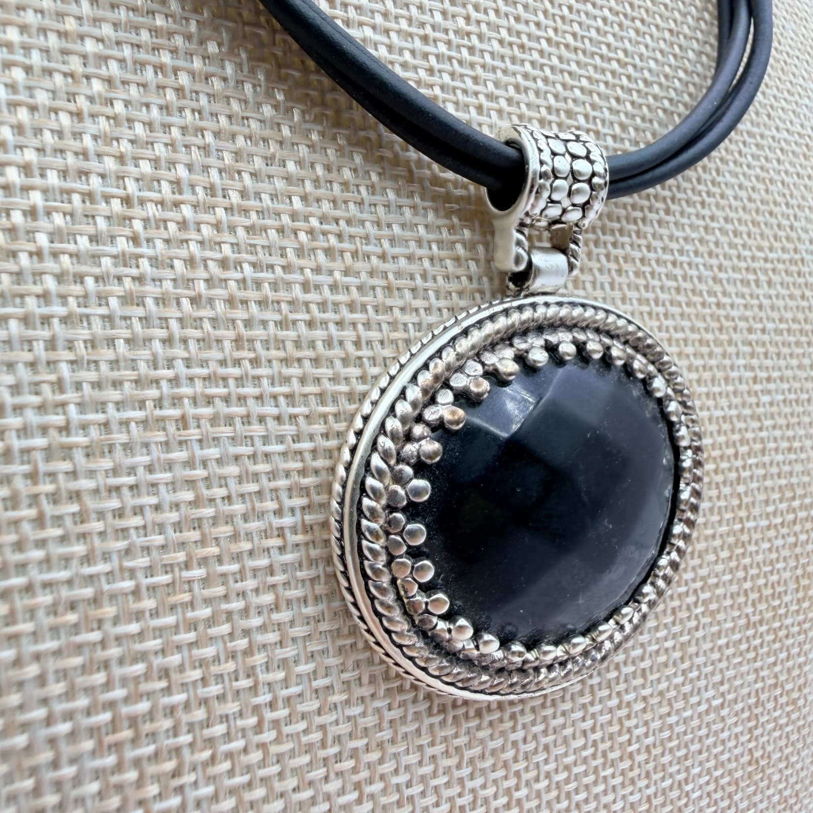 Vintage 80s Revival Black Onyx Oval Pendant Corded Silver Tone Necklace Jewelry - Thumbnail 5