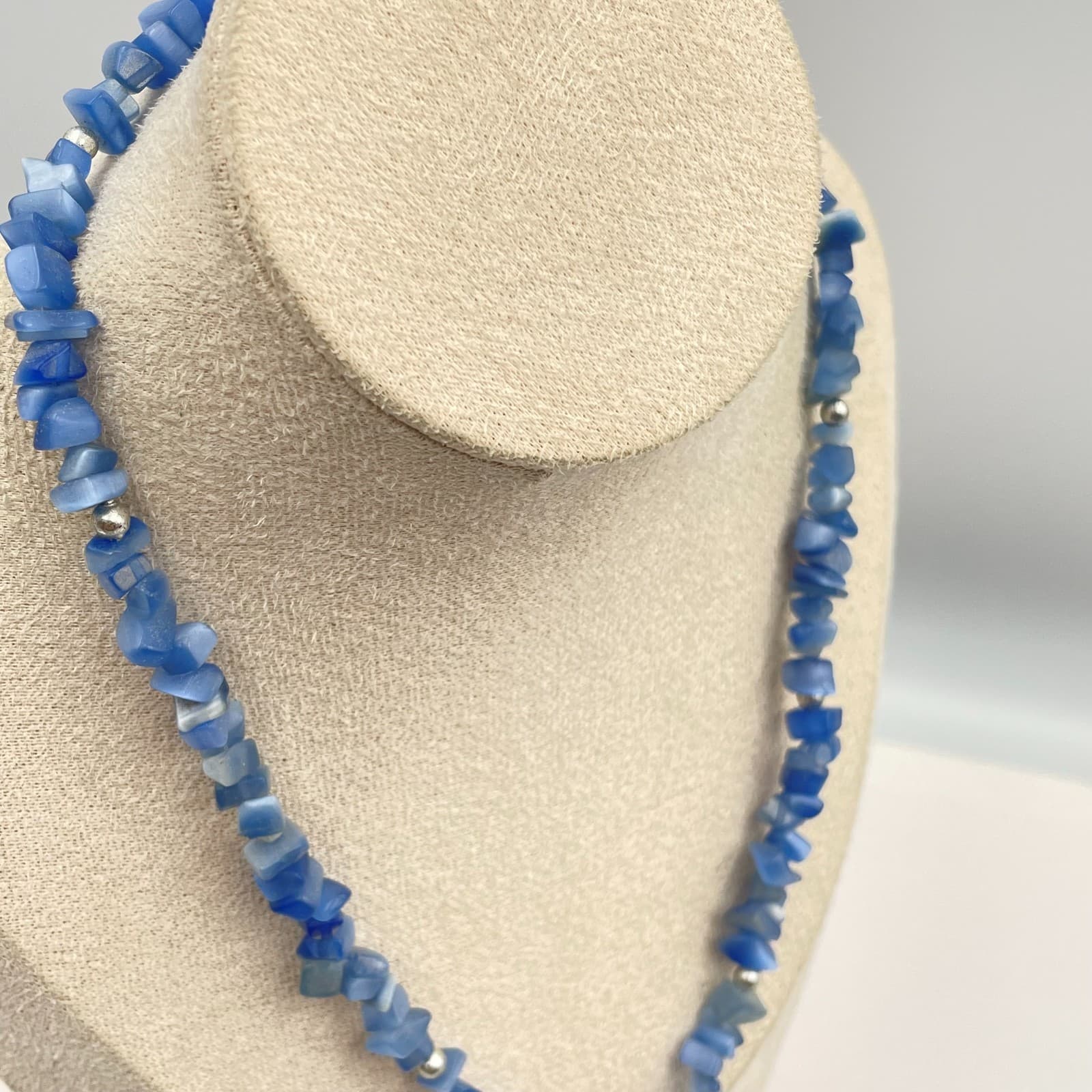 Vintage Blue Cats Eye Crystal Chip Necklace Boho Beaded Barrel Clasp Pendant - Thumbnail 5