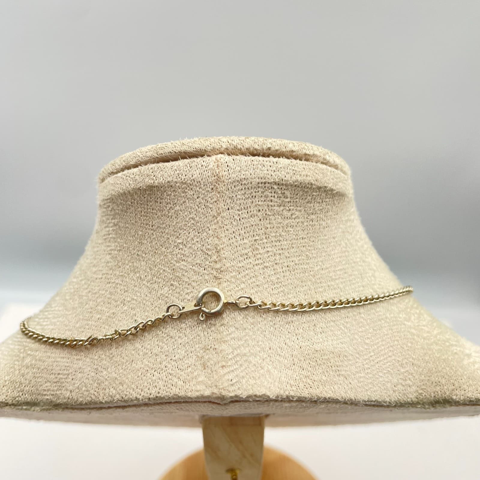 Vtg Friends TV Show Official Merchandise Initial F Pendant Necklace Silver Tone - Thumbnail 7