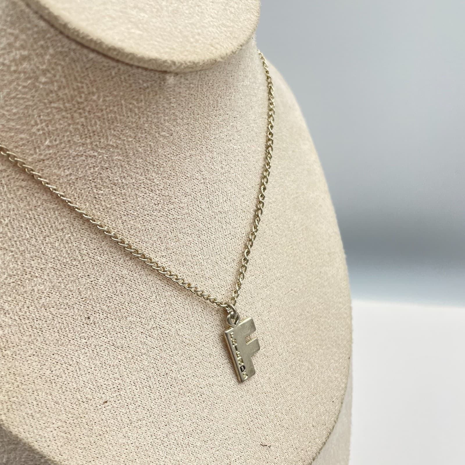 Vtg Friends TV Show Official Merchandise Initial F Pendant Necklace Silver Tone - Thumbnail 6