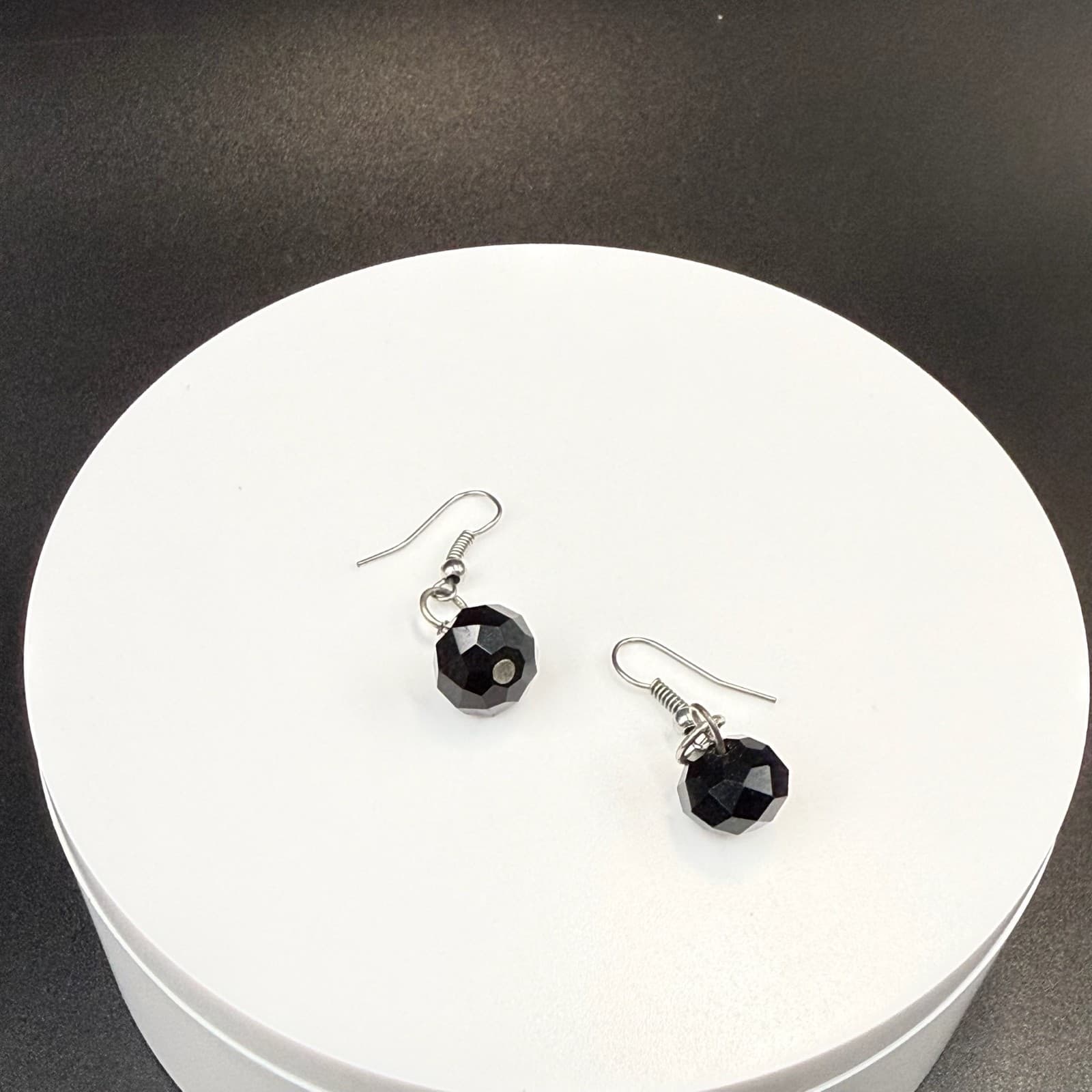 Vintage Black Faceted Gemstone Beads Silver-Toned Fashion Spinel Earrings - Image 1