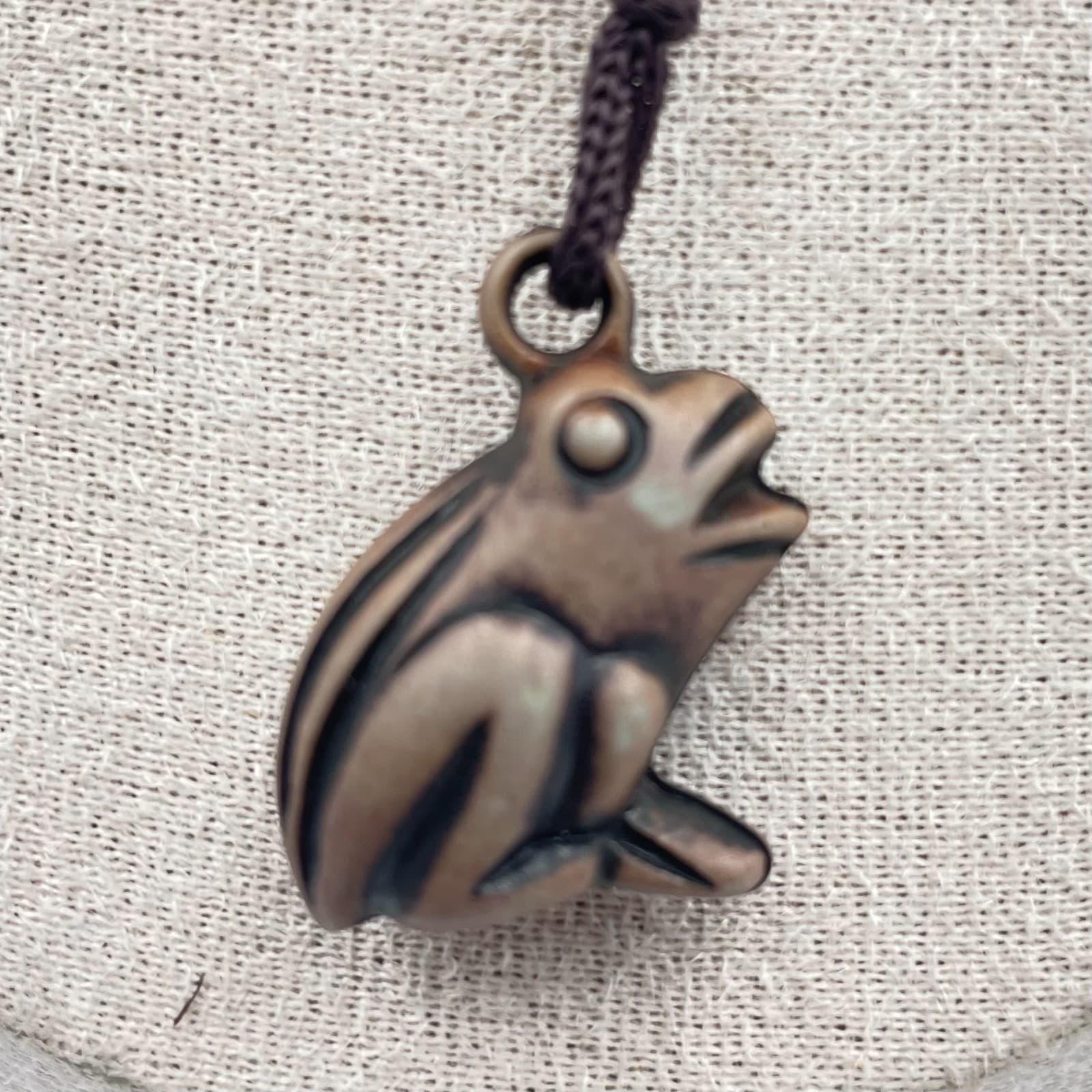 Vintage Bronze Frog Pendant Necklace Brown Braided Silk Cord Boho Cottagecore - Thumbnail 3