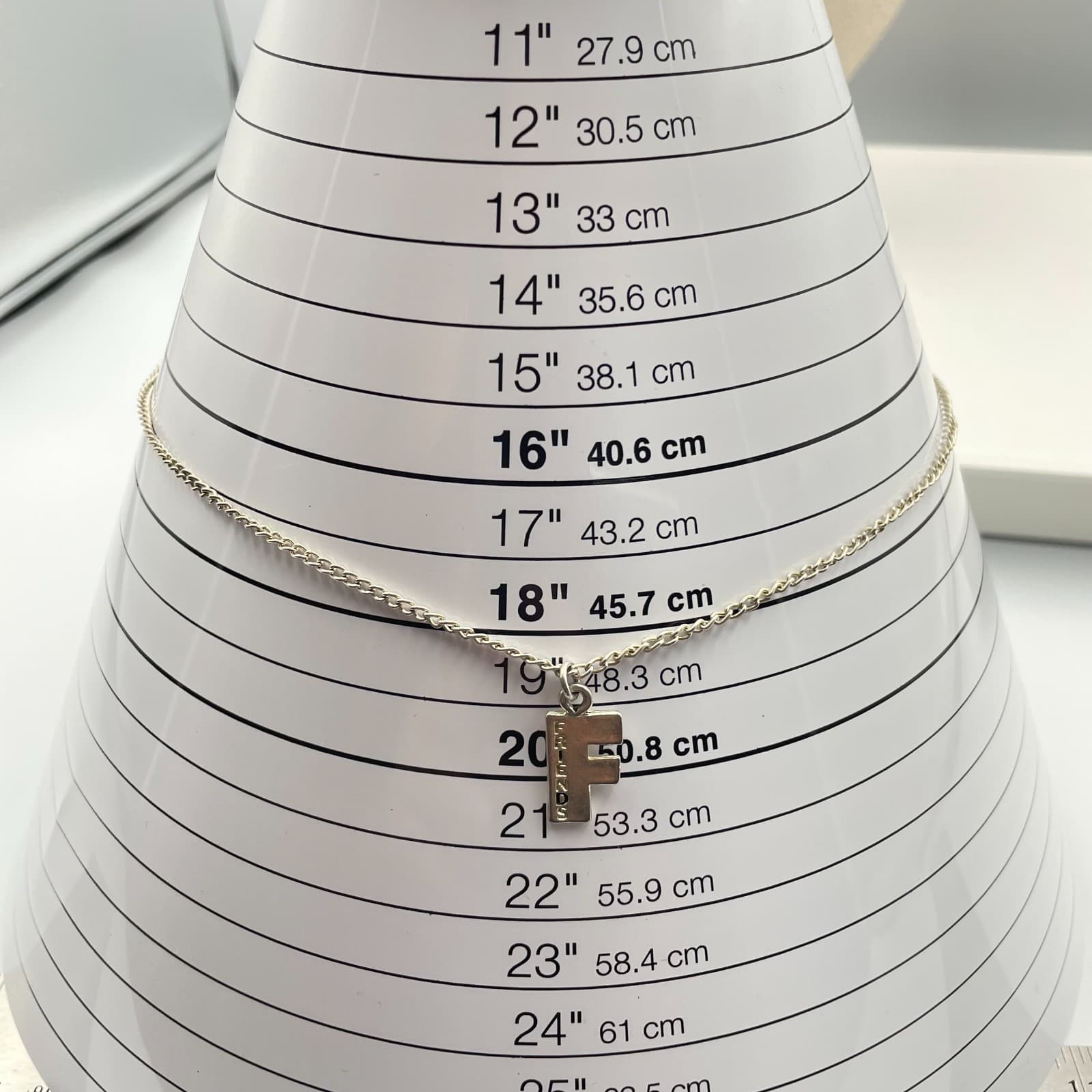 Vtg Friends TV Show Official Merchandise Initial F Pendant Necklace Silver Tone - Thumbnail 8