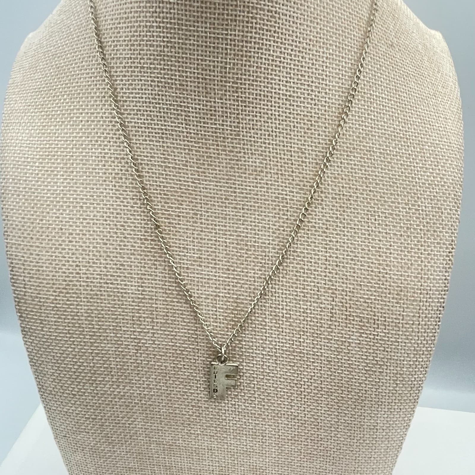Vtg Friends TV Show Official Merchandise Initial F Pendant Necklace Silver Tone - Image 1