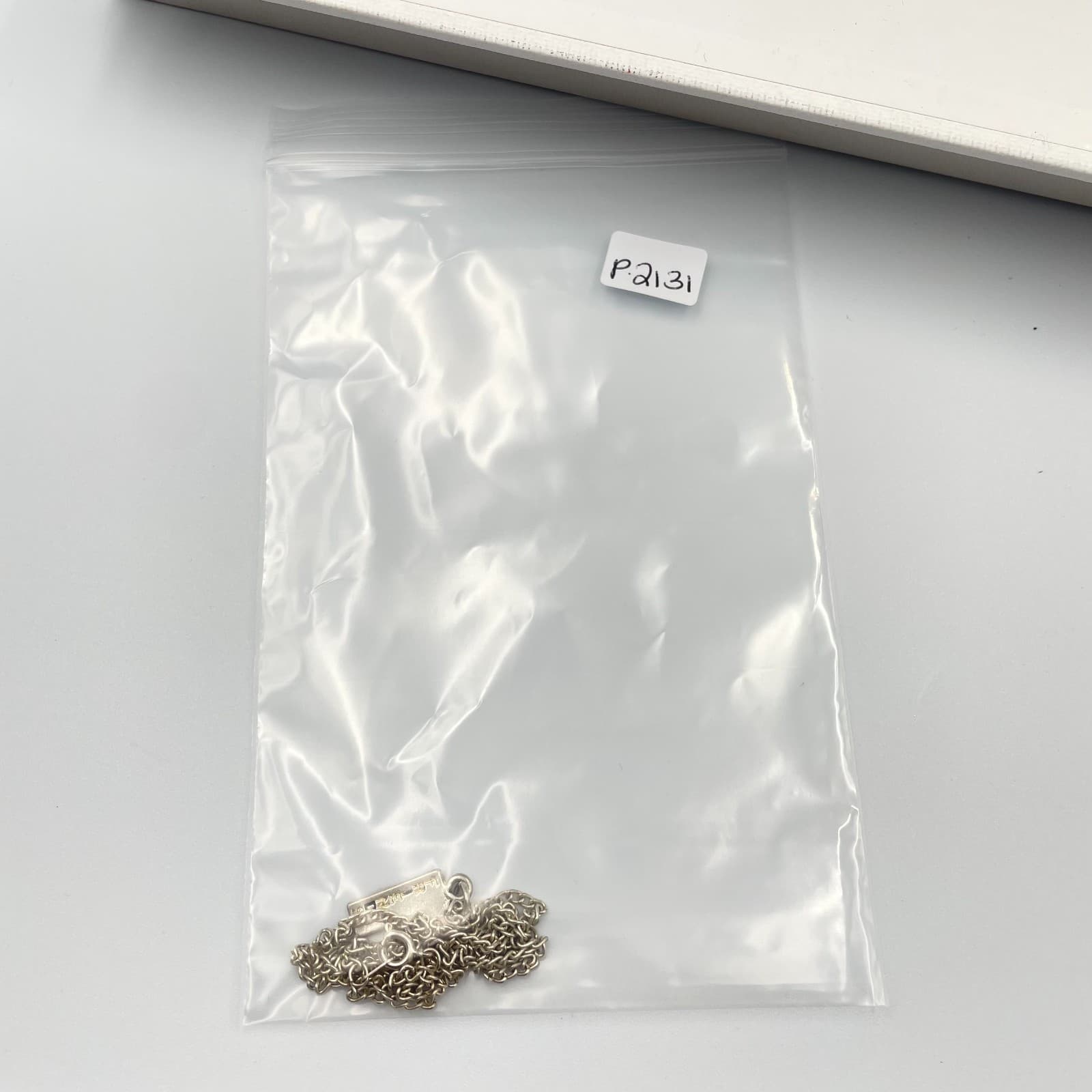 Vtg Friends TV Show Official Merchandise Initial F Pendant Necklace Silver Tone - Thumbnail 9