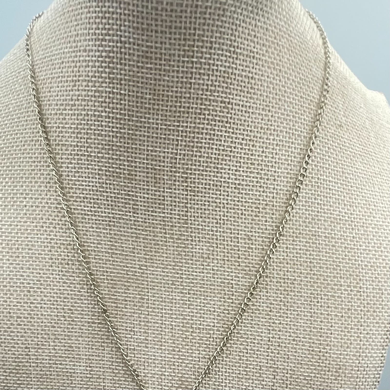 Vtg Friends TV Show Official Merchandise Initial F Pendant Necklace Silver Tone - Thumbnail 2