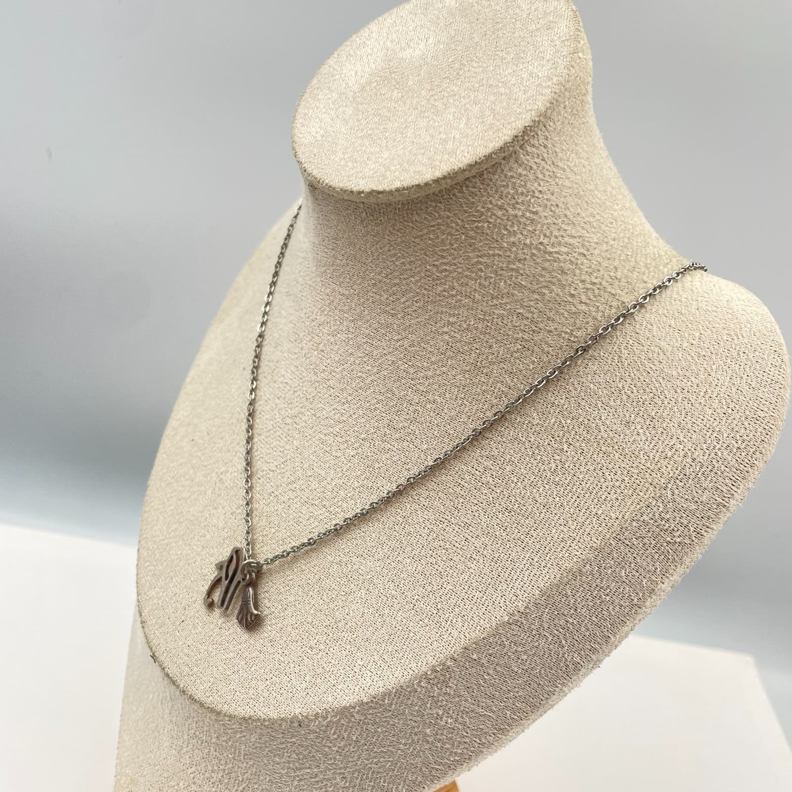 Vintage Silver Tone Ancient Egyptian Eye of Horus & Lotus Charm Necklace Jewelry - Thumbnail 4