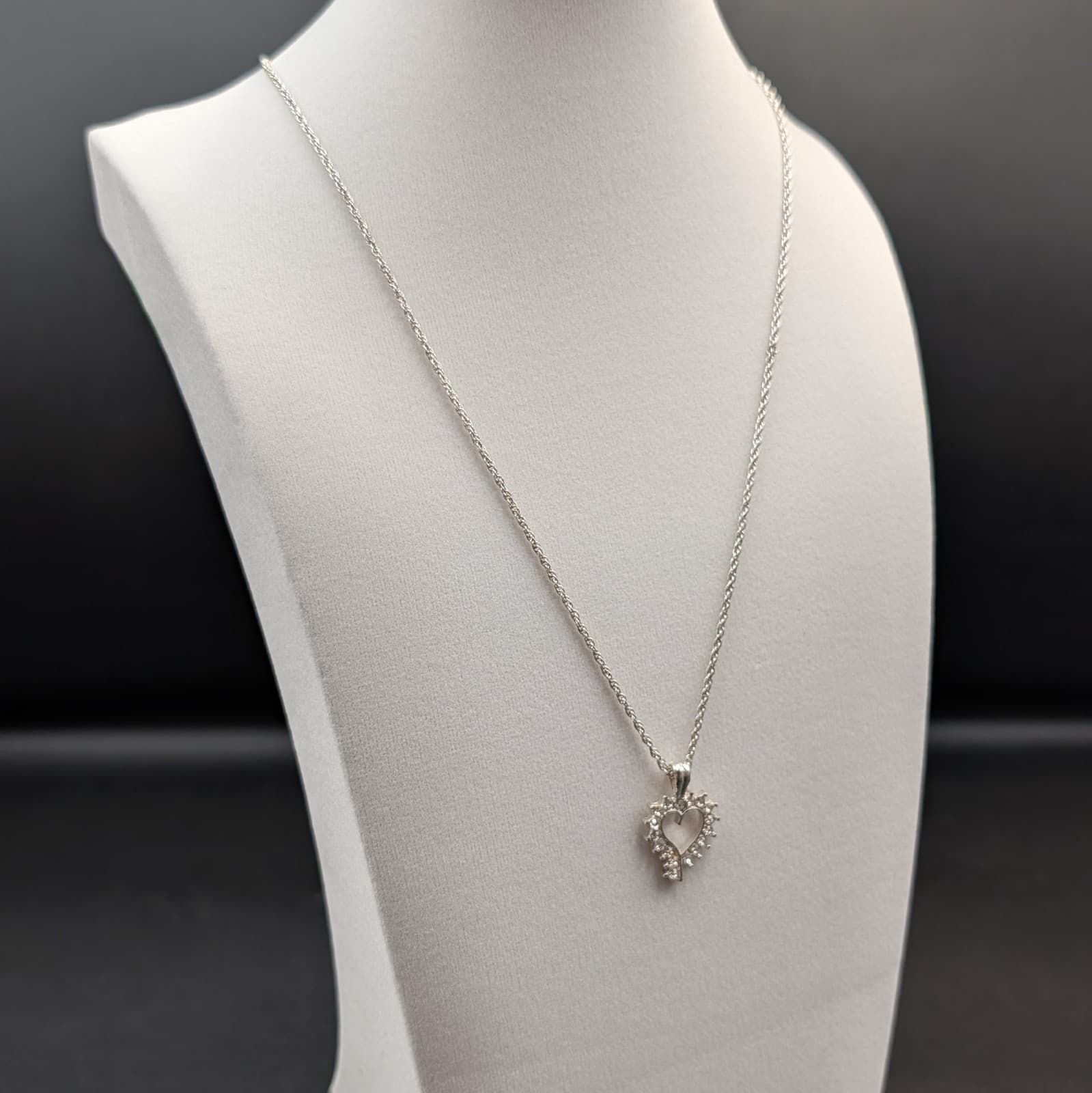 Vintage Silver Rhinestone Heart Pendant Necklace Dainty Sparkle 20in - Thumbnail 3