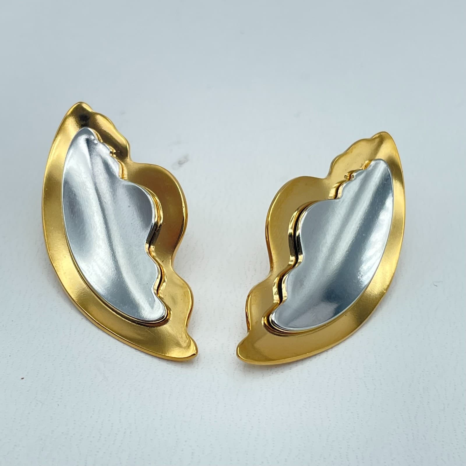Modern 20s 80R Gold Tone Abstract Wave Geometric Statement Earrings Jewelry - Image 1